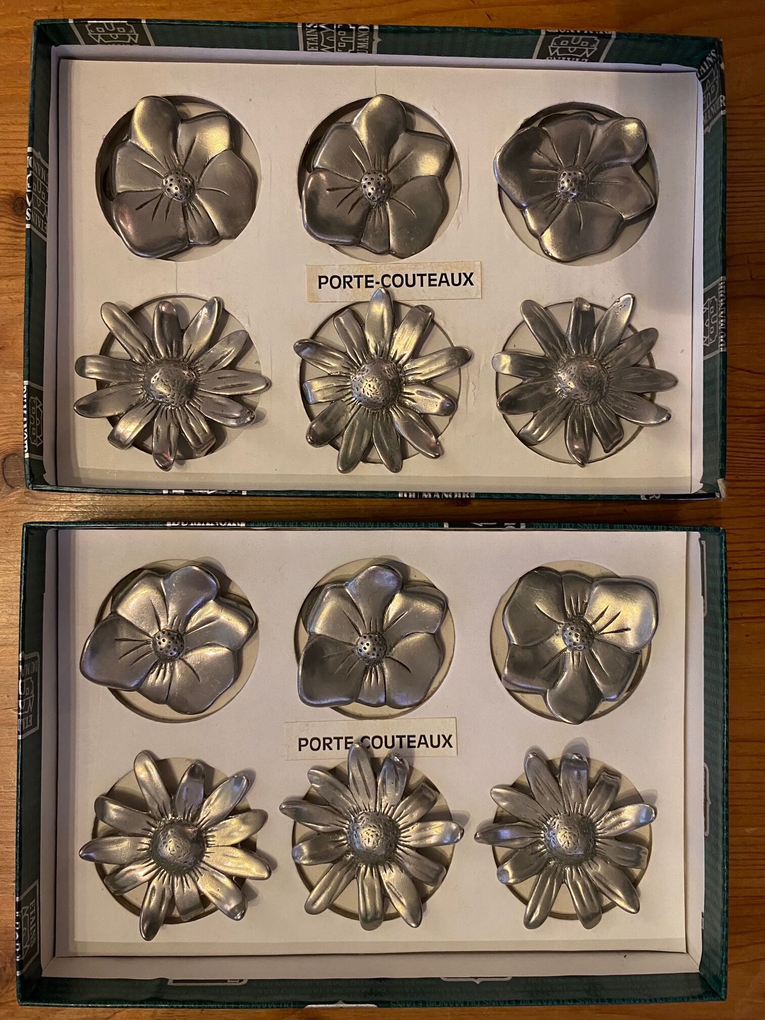 12 door knives Tin of the Manor