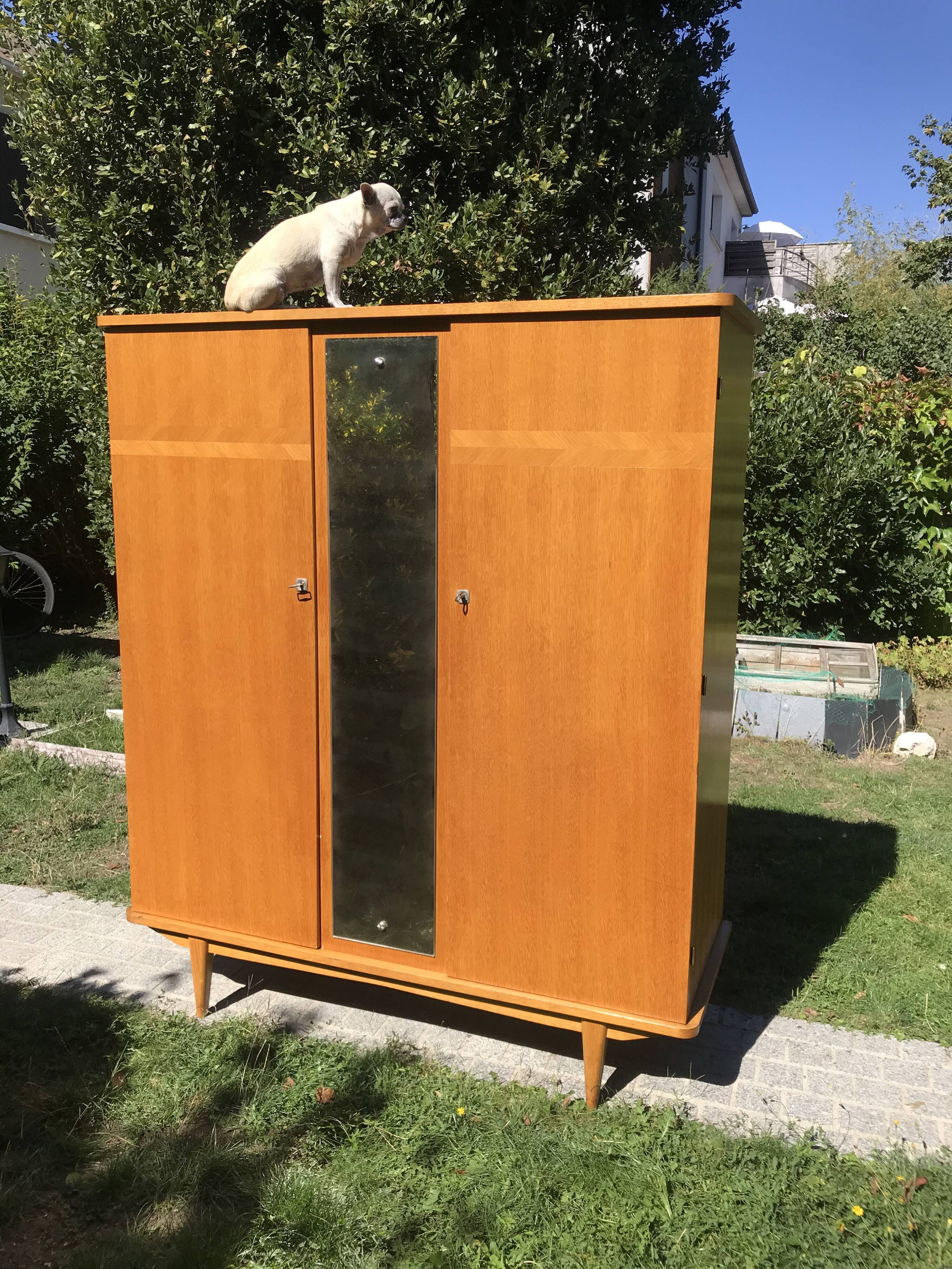 Armoire vintage miroir et pieds coniques 1960 Selency