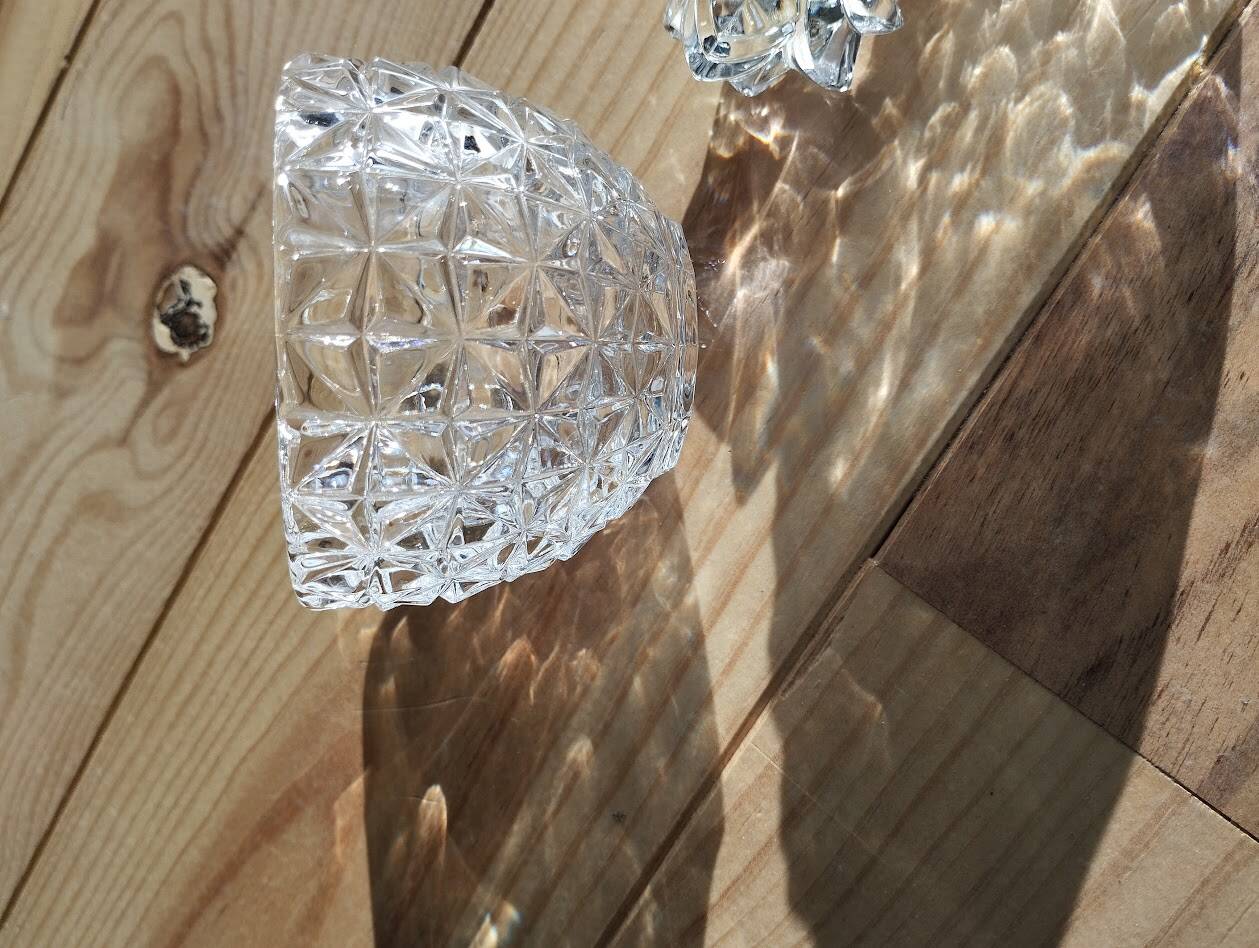 Cut crystal pineapple bonbonnière – Iconic decorative piece