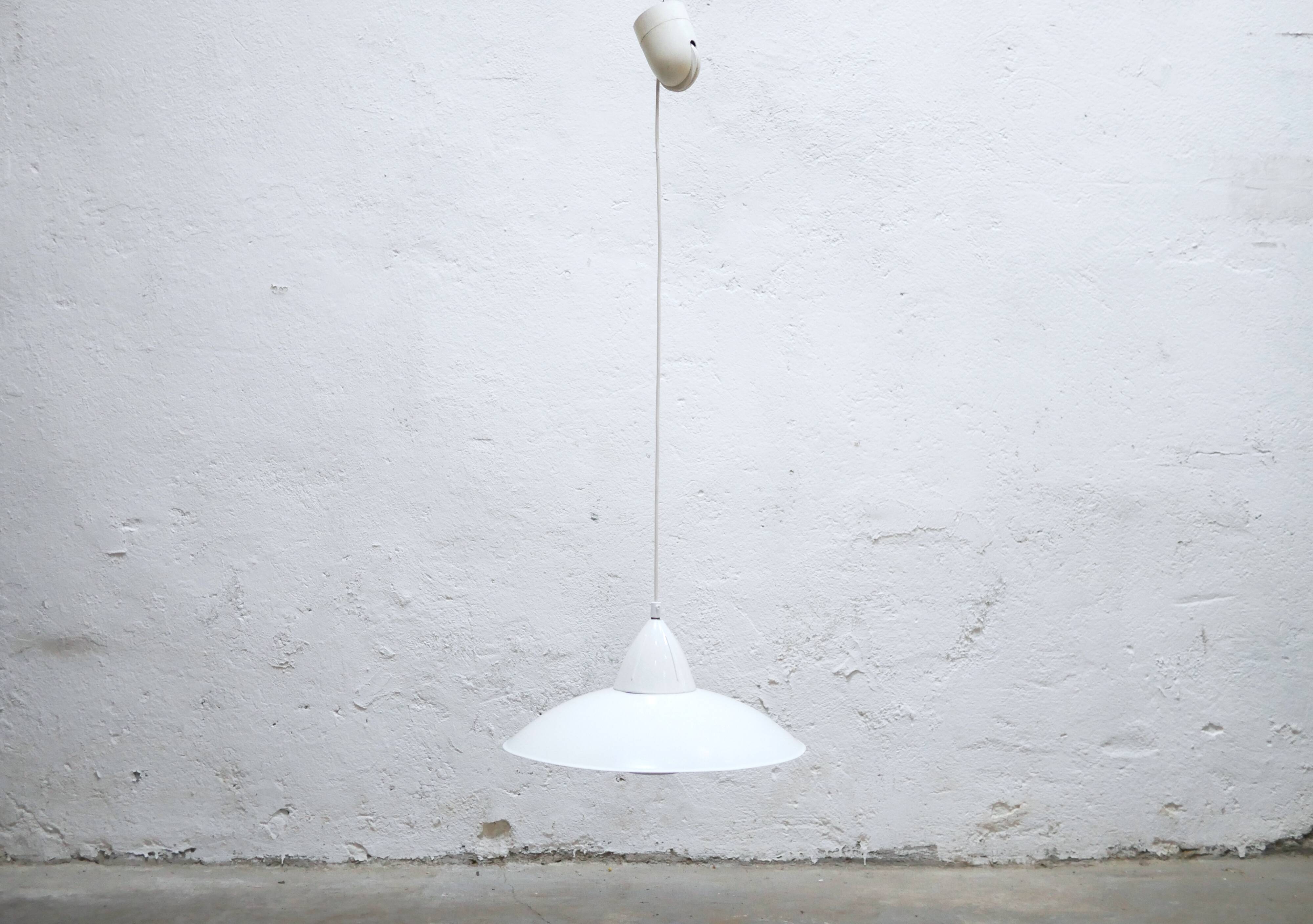 Suspension up and down vintage white