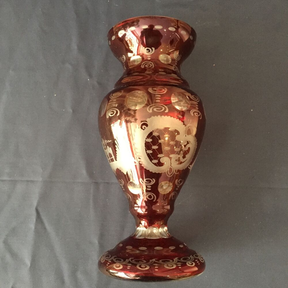 Burgundy burgundy bohemian glass vase tranparent and grave