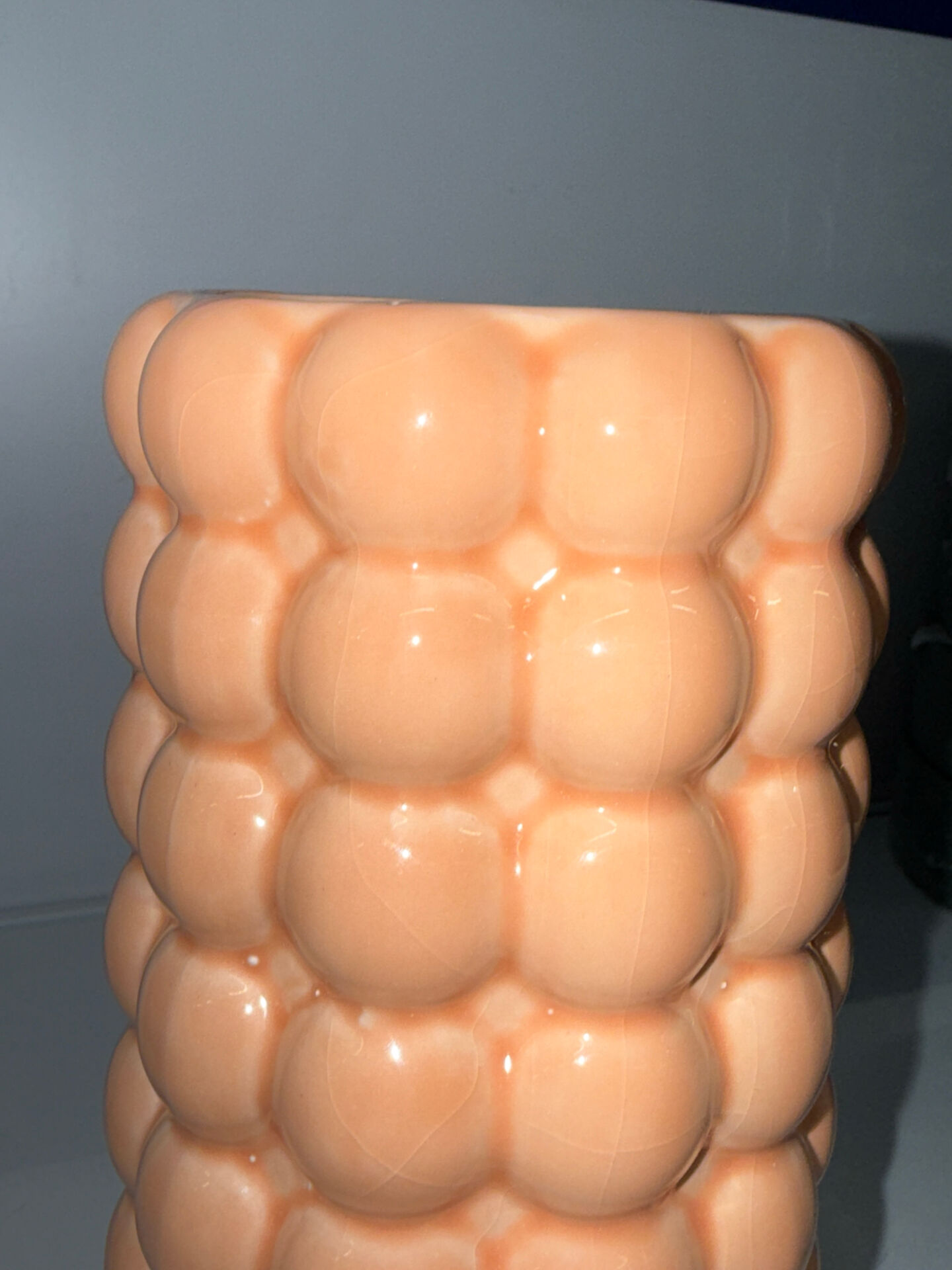 Vase au design à la fois classique et moderne