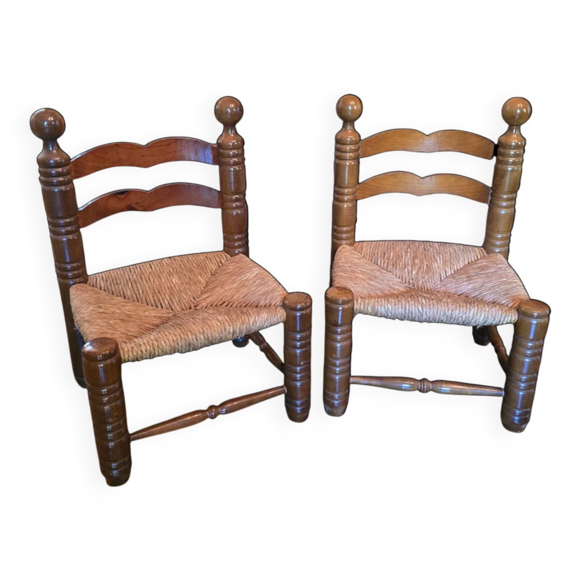 Pair of low fireplace chairs in turned wood and straw, Charles style.