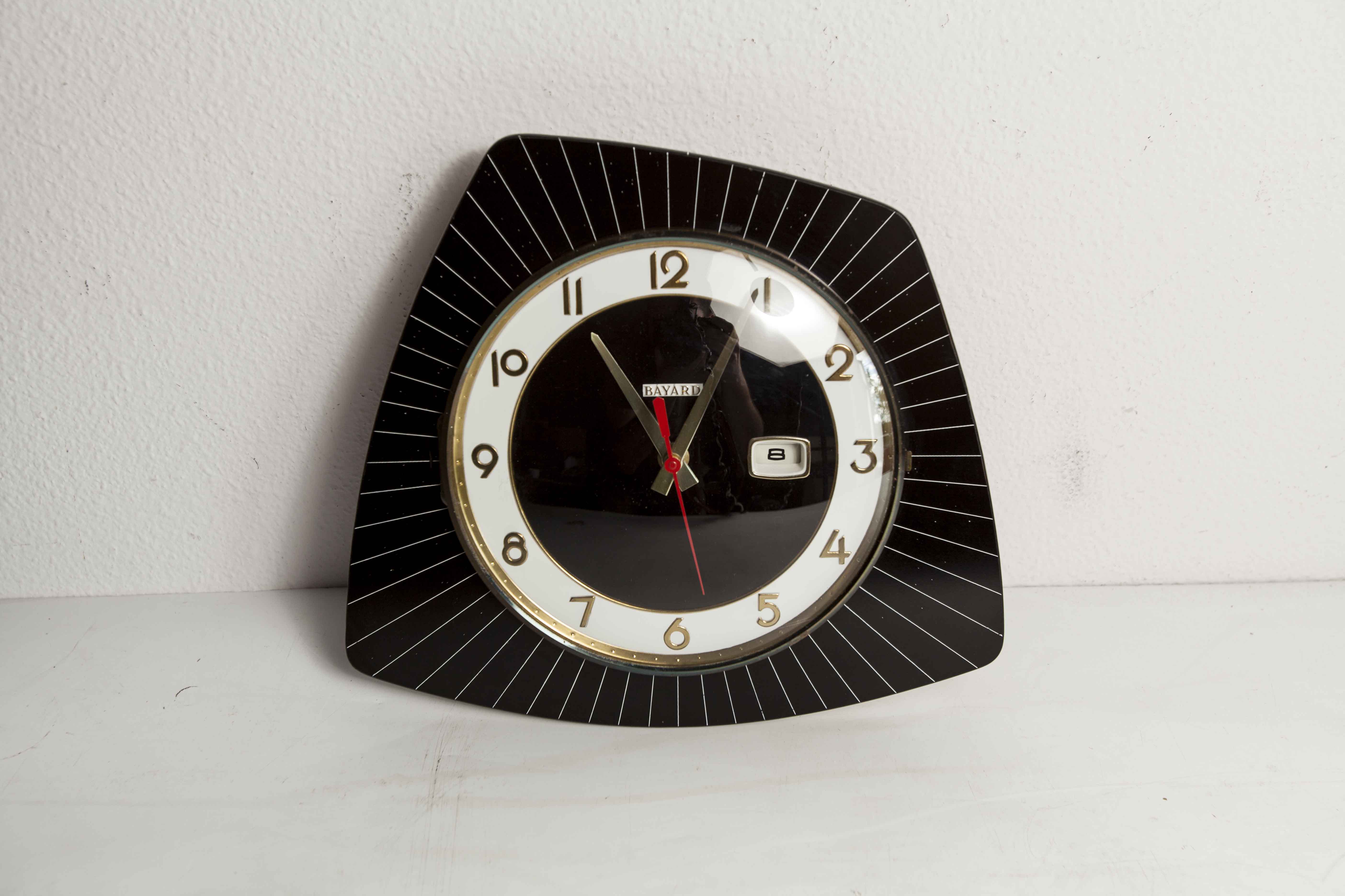Asymmetrical wall clock 1960 Bayard formica