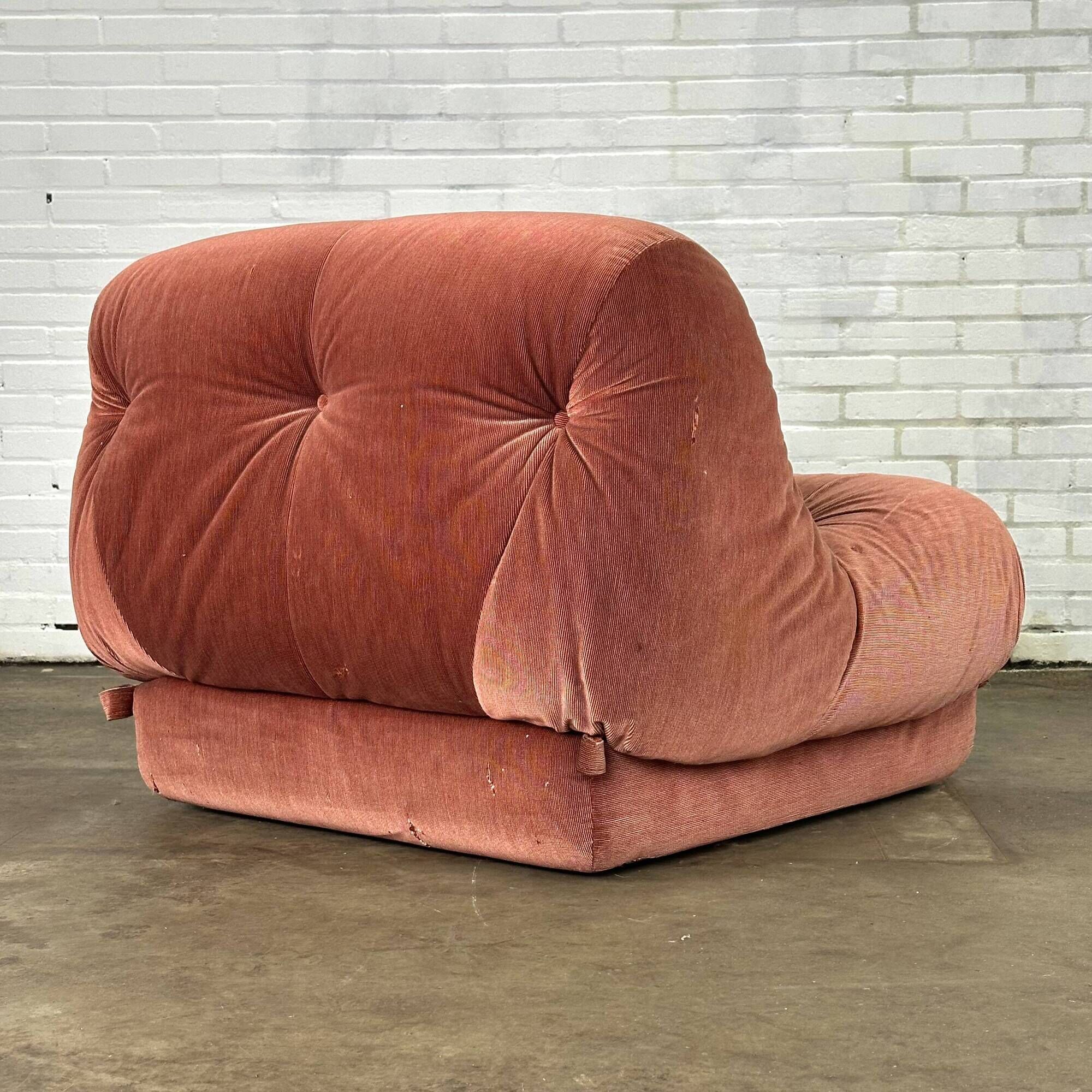 Roze Nuvolone lounge chair by Rino Maturi for Mimo padova