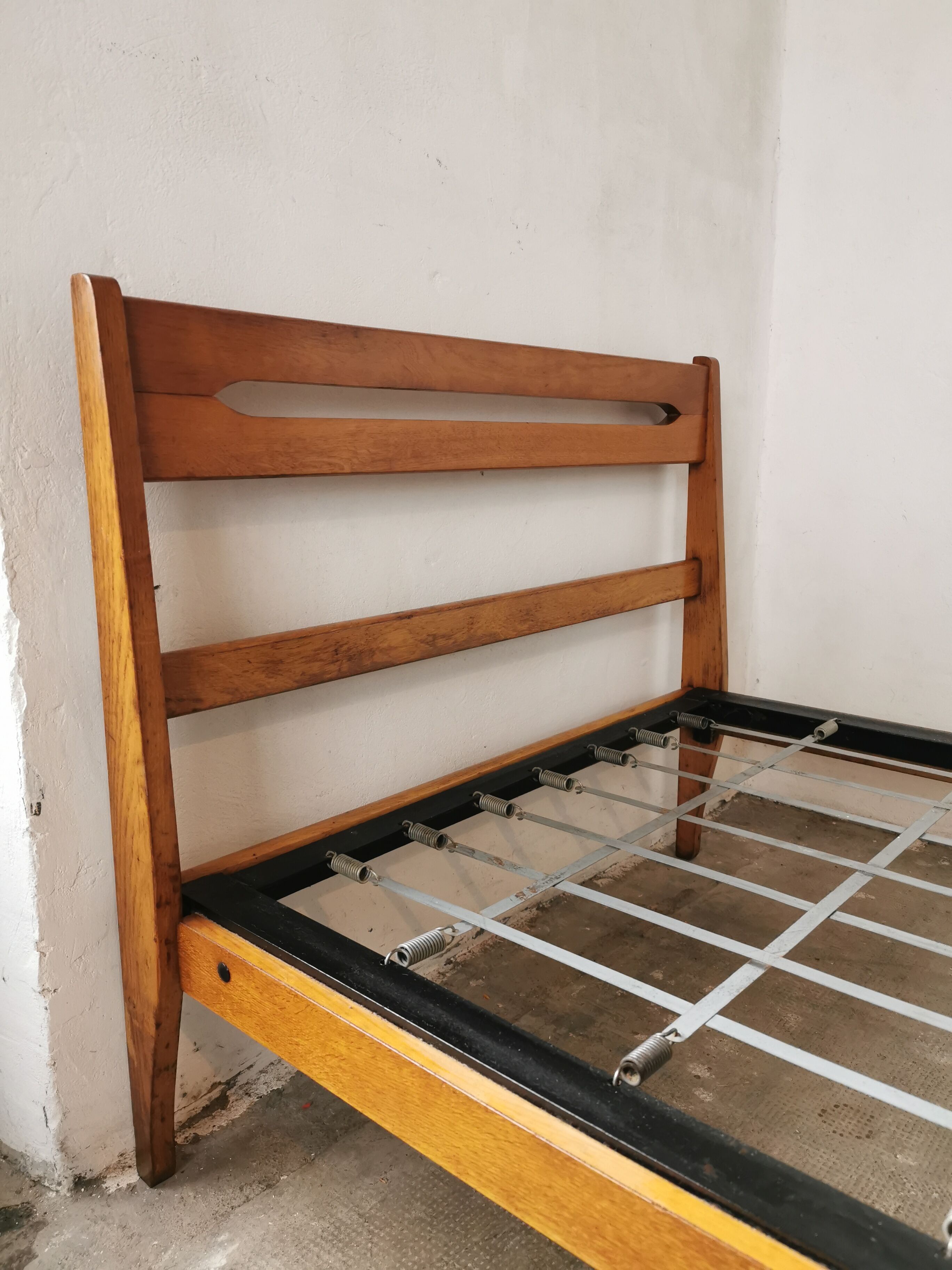 Bed of the 50s reconstruction style in oak