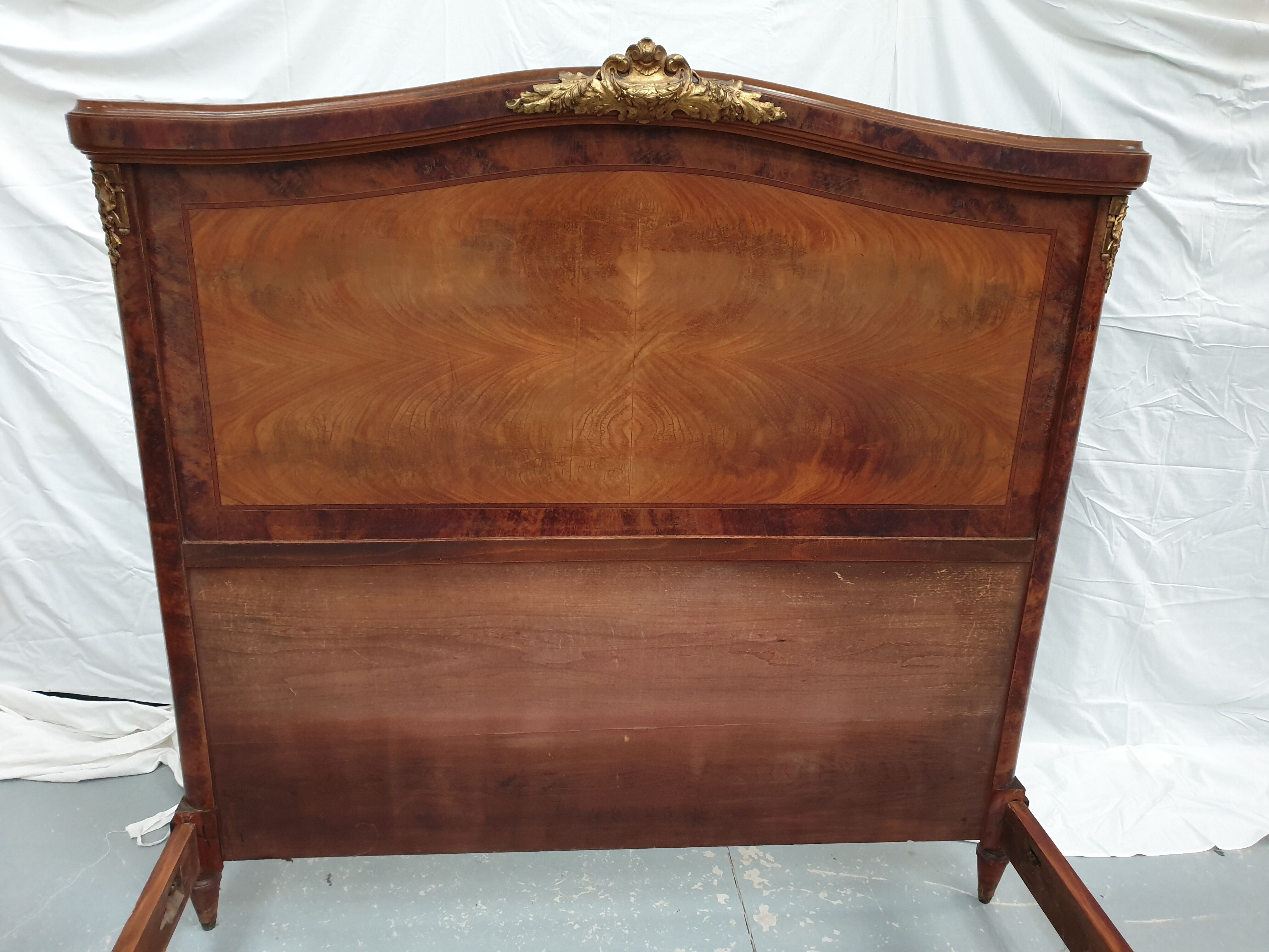 Bed style Louis XVI gilded bronze