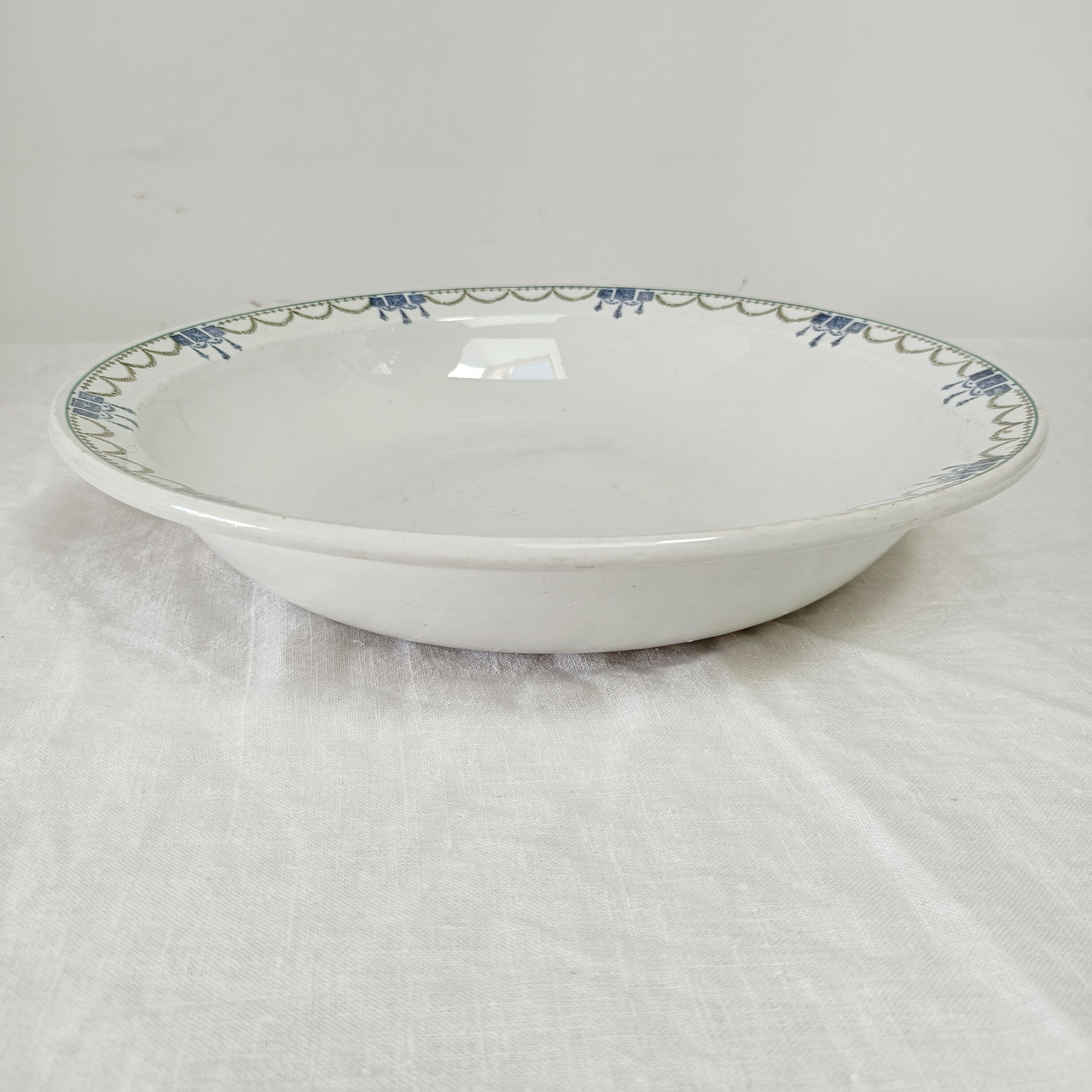 Large hollow dish iron earth Company Amandinoise