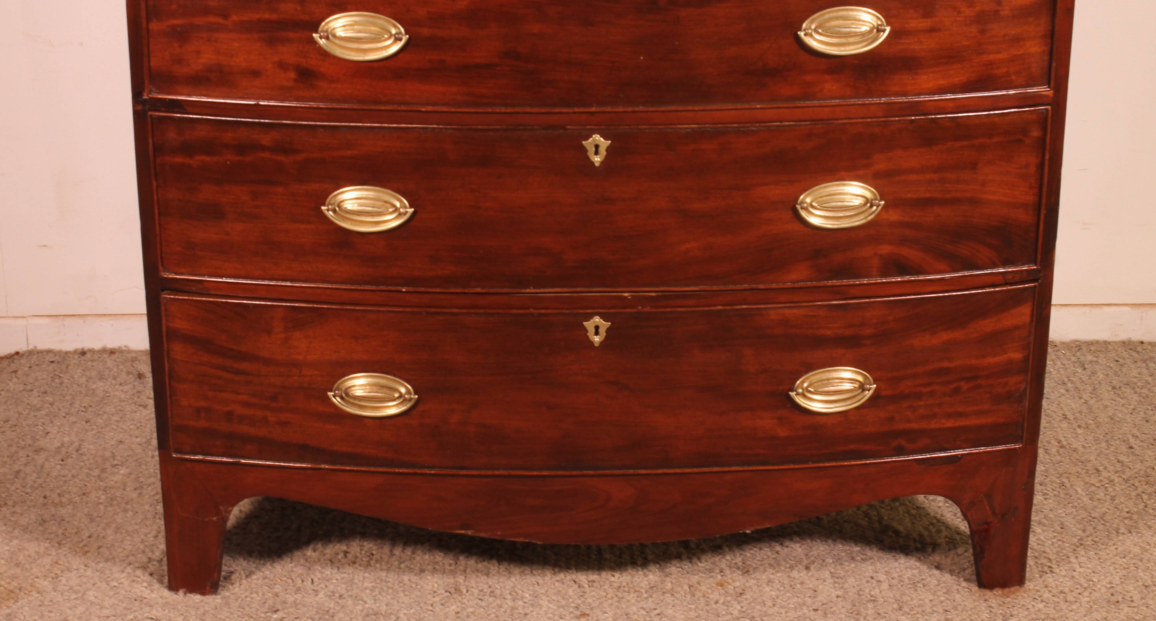 commode bombée en acajou du début du 19° siècle