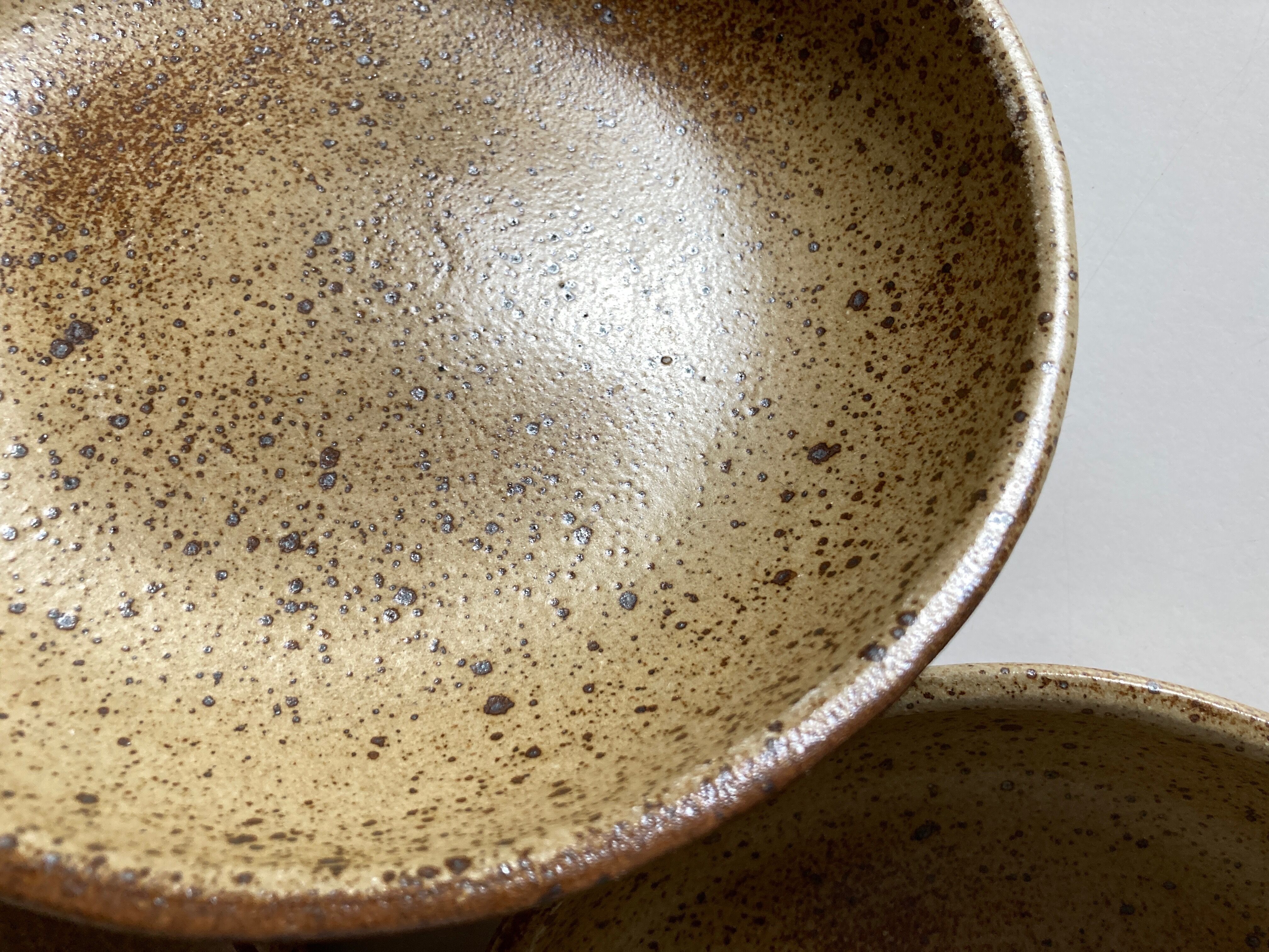Set de 6 assiettes calotte en grès de potier