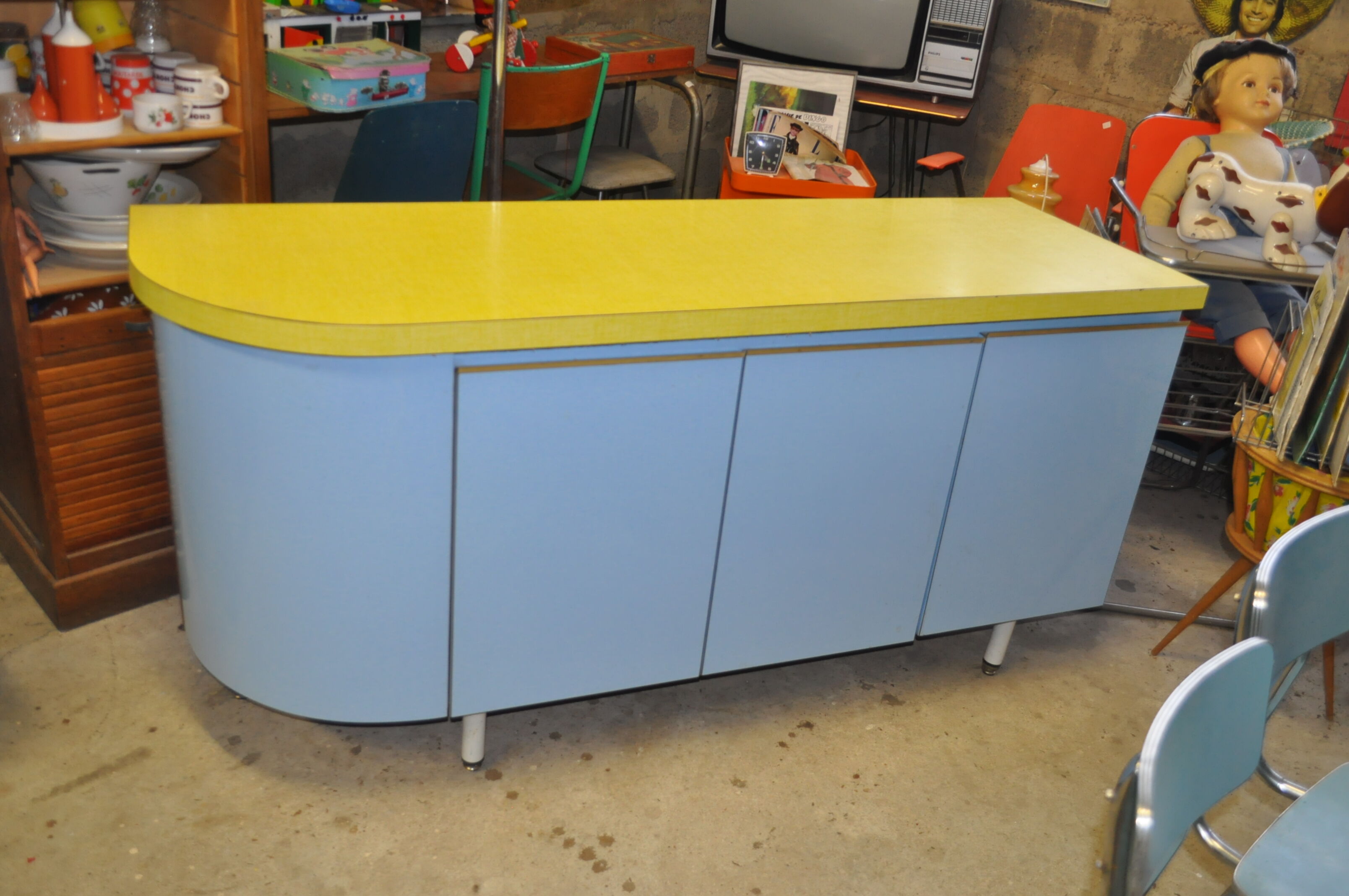 Wall cupboard in formica