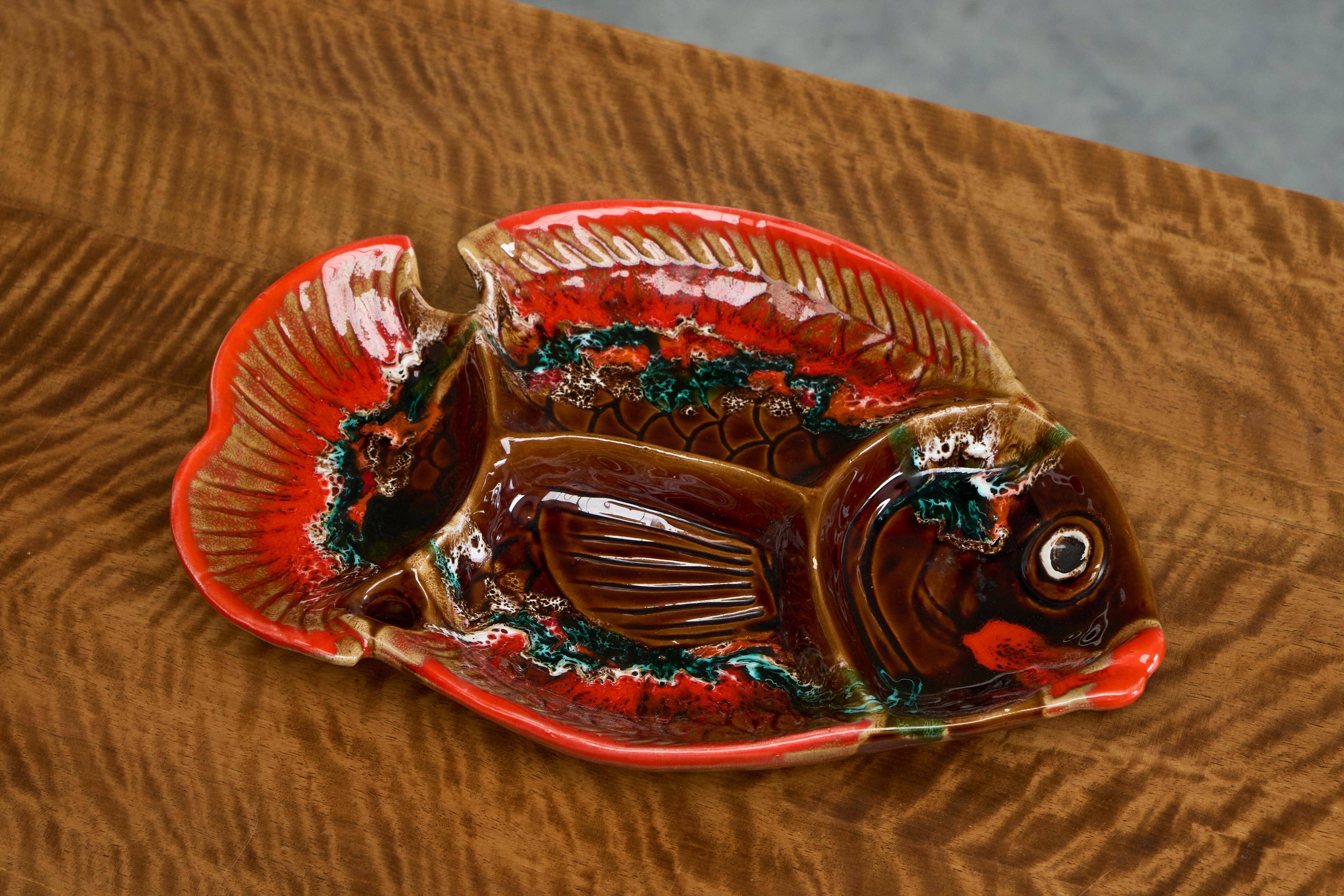 Grande coupe poisson Vallauris studio poterie milieu 20e siècle