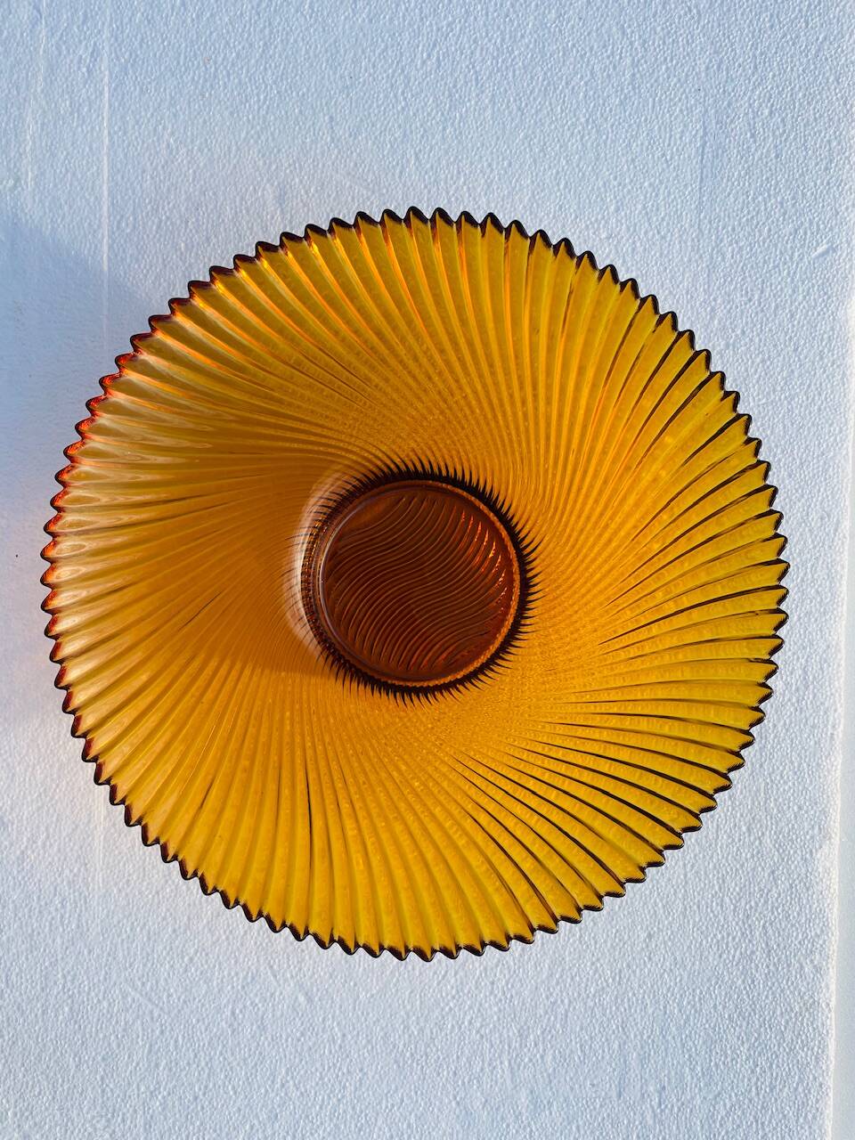 Coupe à fruits vintage en verre ambré ondulé, années 1970