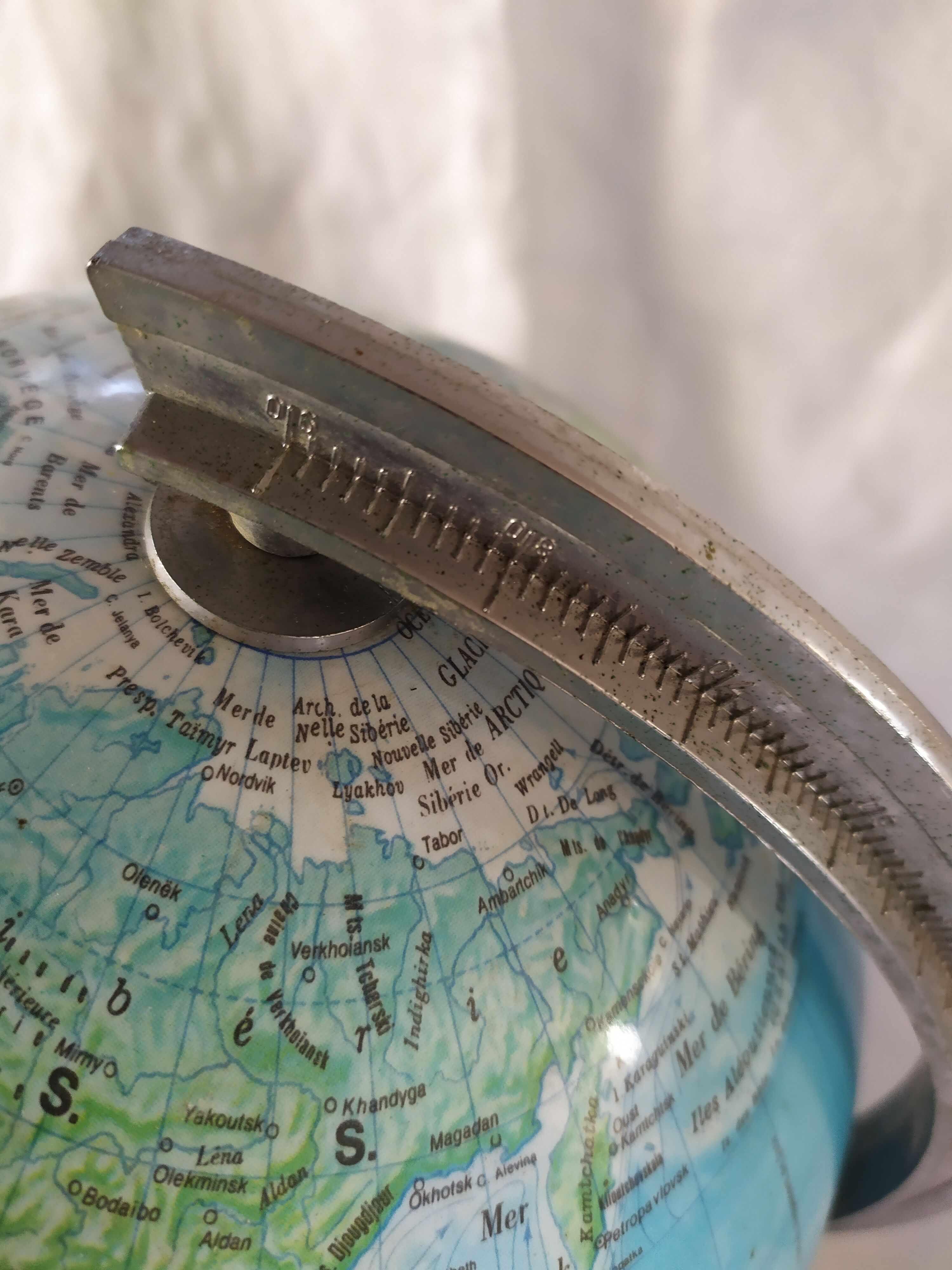 Luminous terrestrial globe