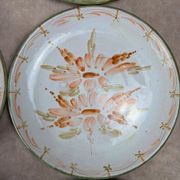 Set of 6 handmade flat plates signed by Maïté – hand-painted designs