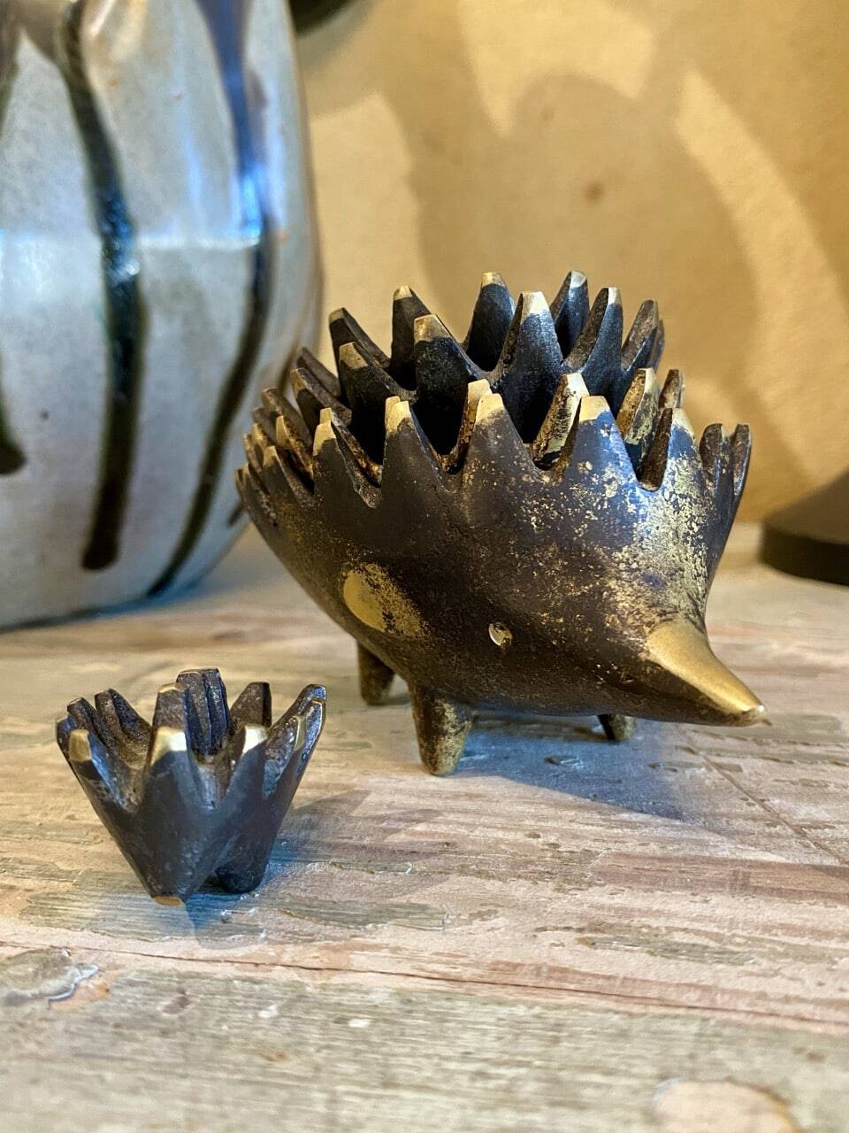 Hedgehog nesting ashtray/trinket dish in brass, attributed to Walter Bosse, for Hertha Baller, Austria 1950s.