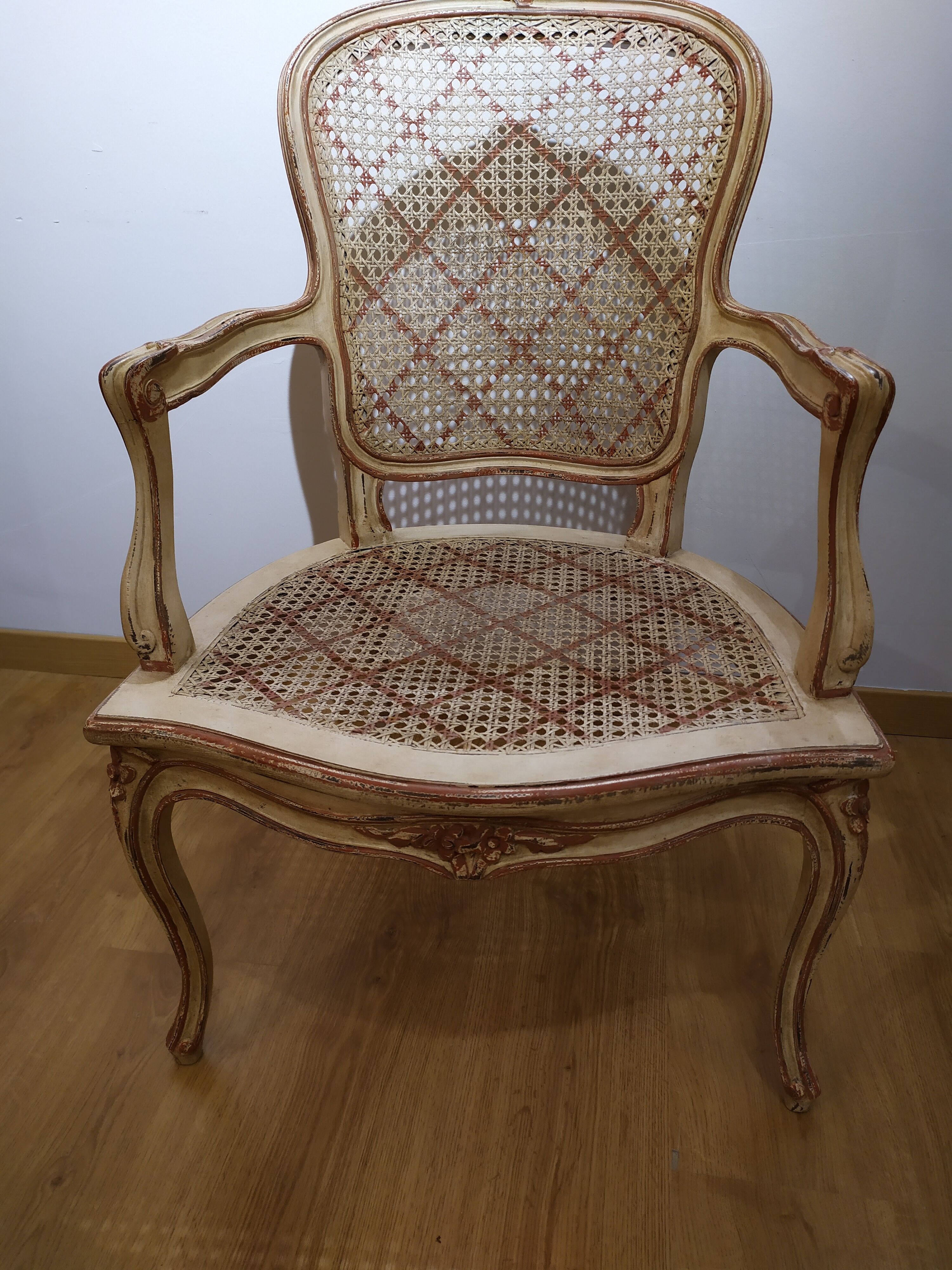 Paire de fauteuils cannés de style louis XV