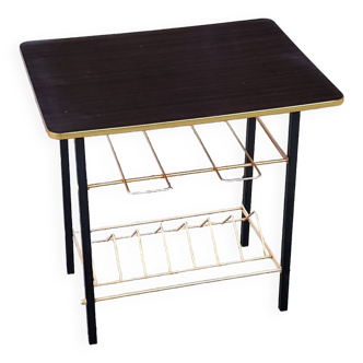 Table d’appoint vintage des années 60 plateau formica imitation palissandre pieds métal noir et doré