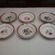 Assortiment de 18 assiettes dominante rouge