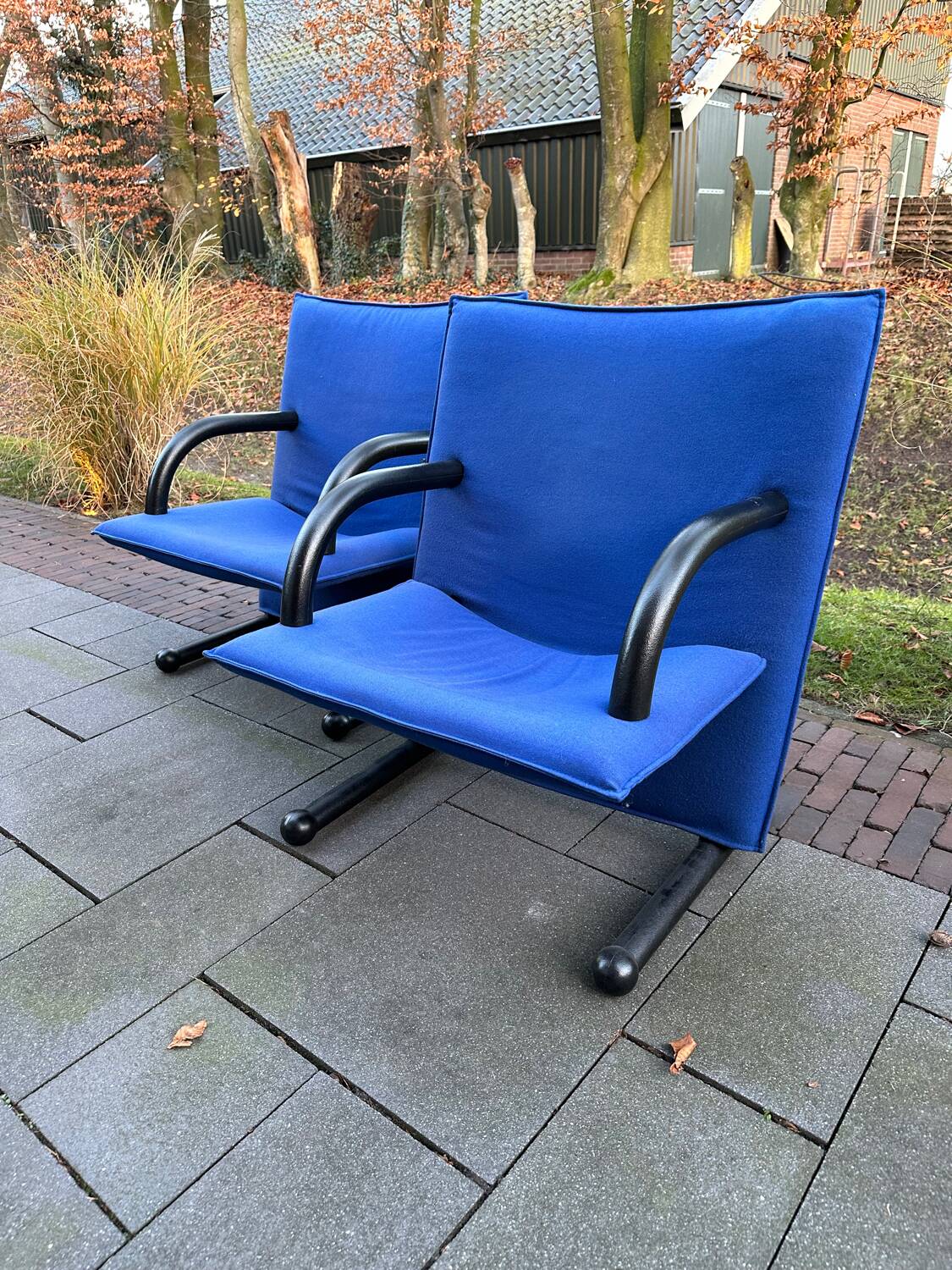 2 x Arflex T-Line sun loungers