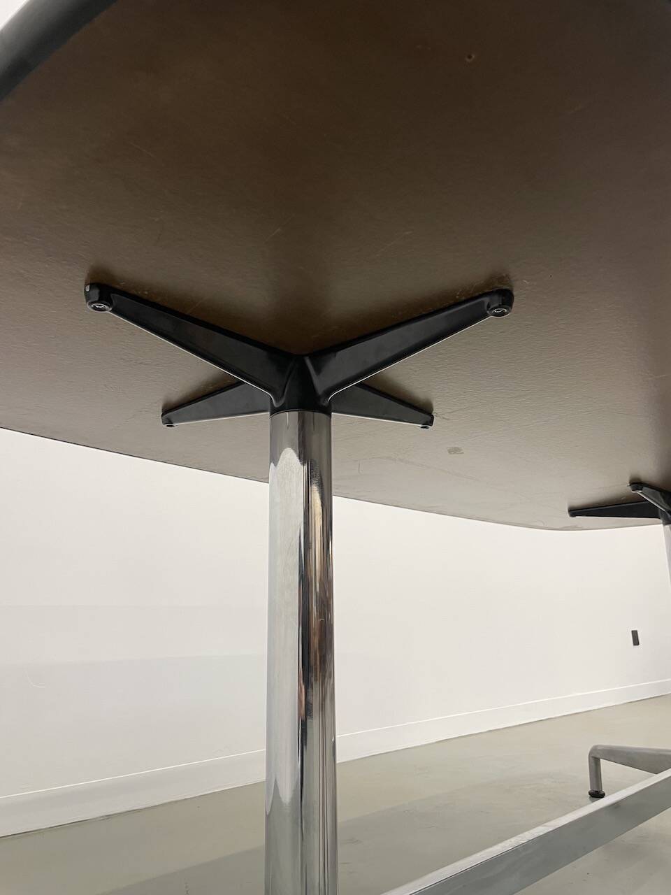 Giancarlo Piretti conference table