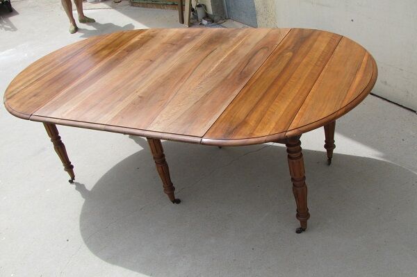 Table 6 feet with flap, opening on 2 extensions, Walnut