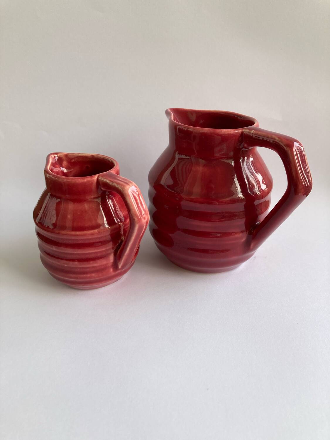 2 petits pots à lait et à crème Onnaing art déco rouge