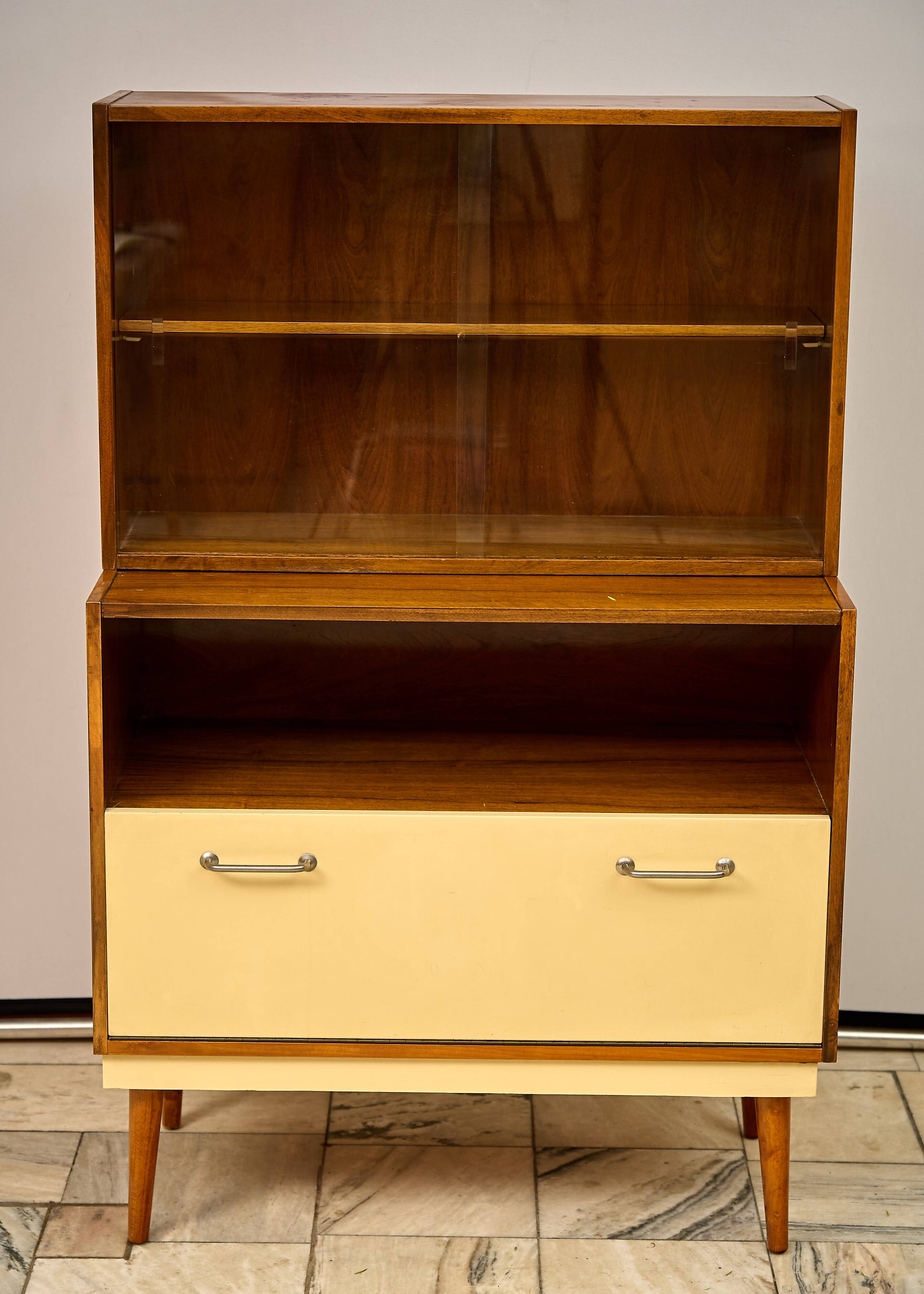 Vitrine du milieu du siècle des années 1960, Tchécoslovaquie