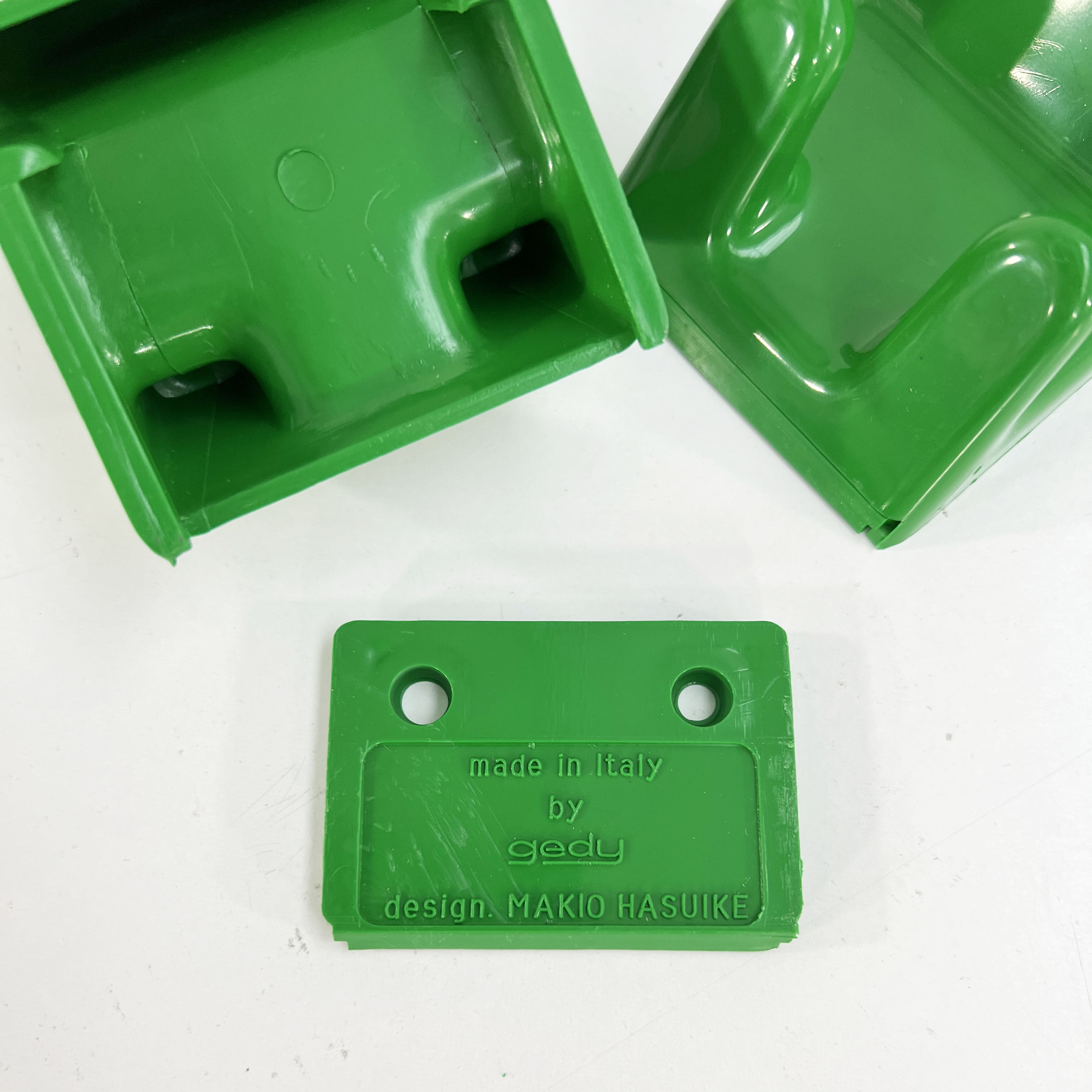 Set of 2 green hooks "2627" by Makio Hasuike for Gedy, 1970