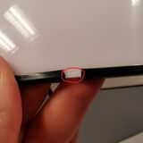 Lampe suspendue, en plastique blanc laiteux avec dessus/suspension noir, probablement danoise.