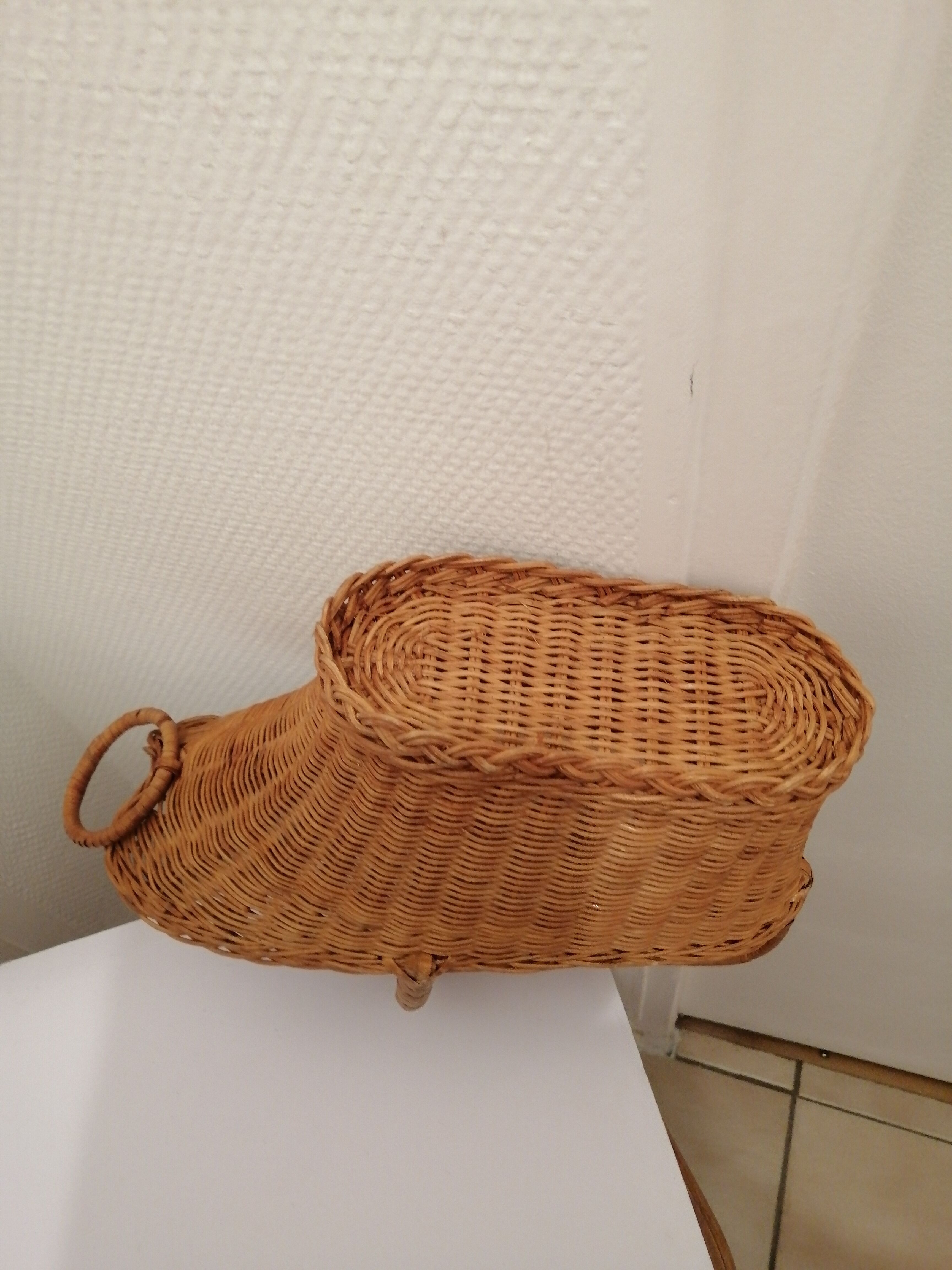 Wicker basket bottle holder