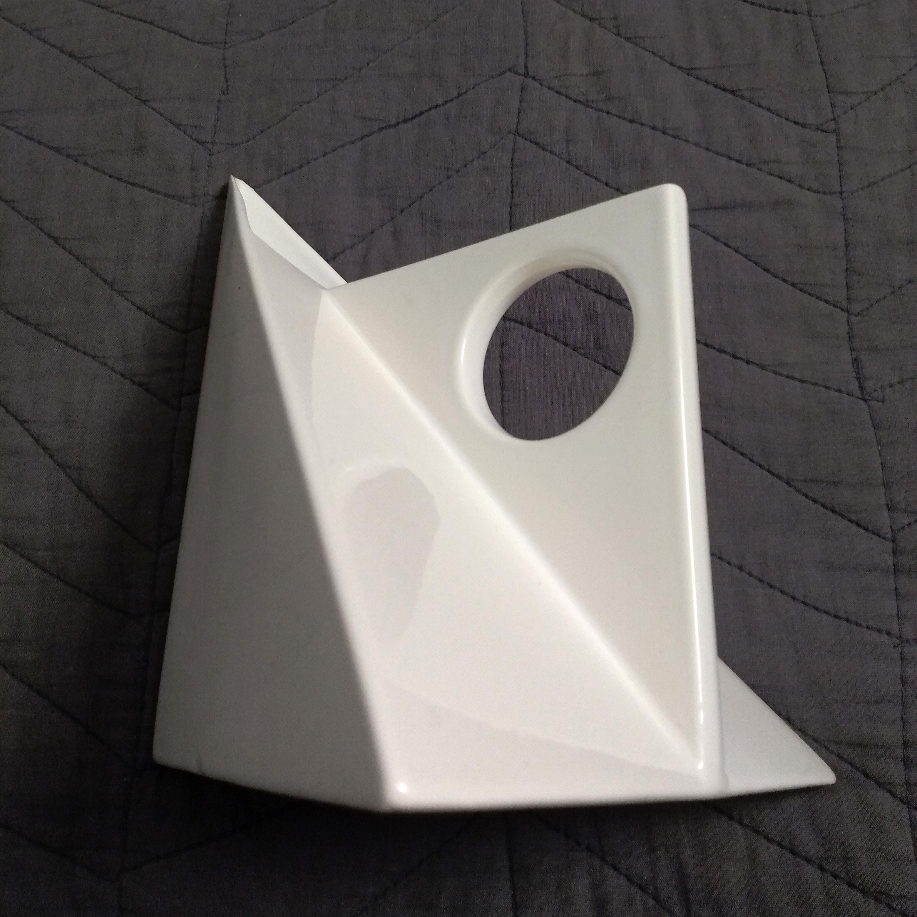 Pitcher Post Modern Salins Studio 80s