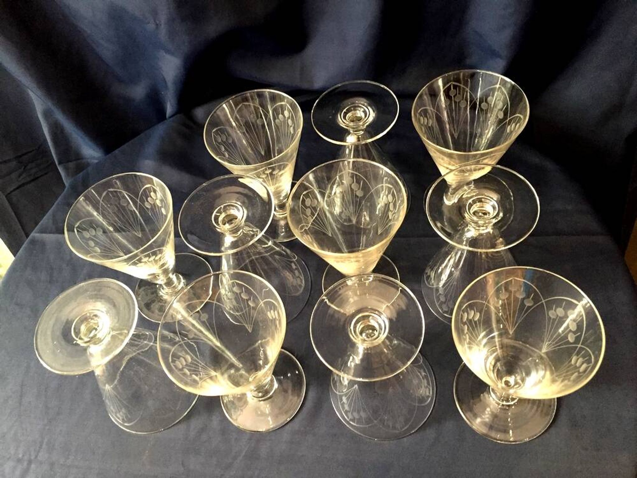 Set of 10 engraved glass water glasses from the 1930s 1940s tabletop art