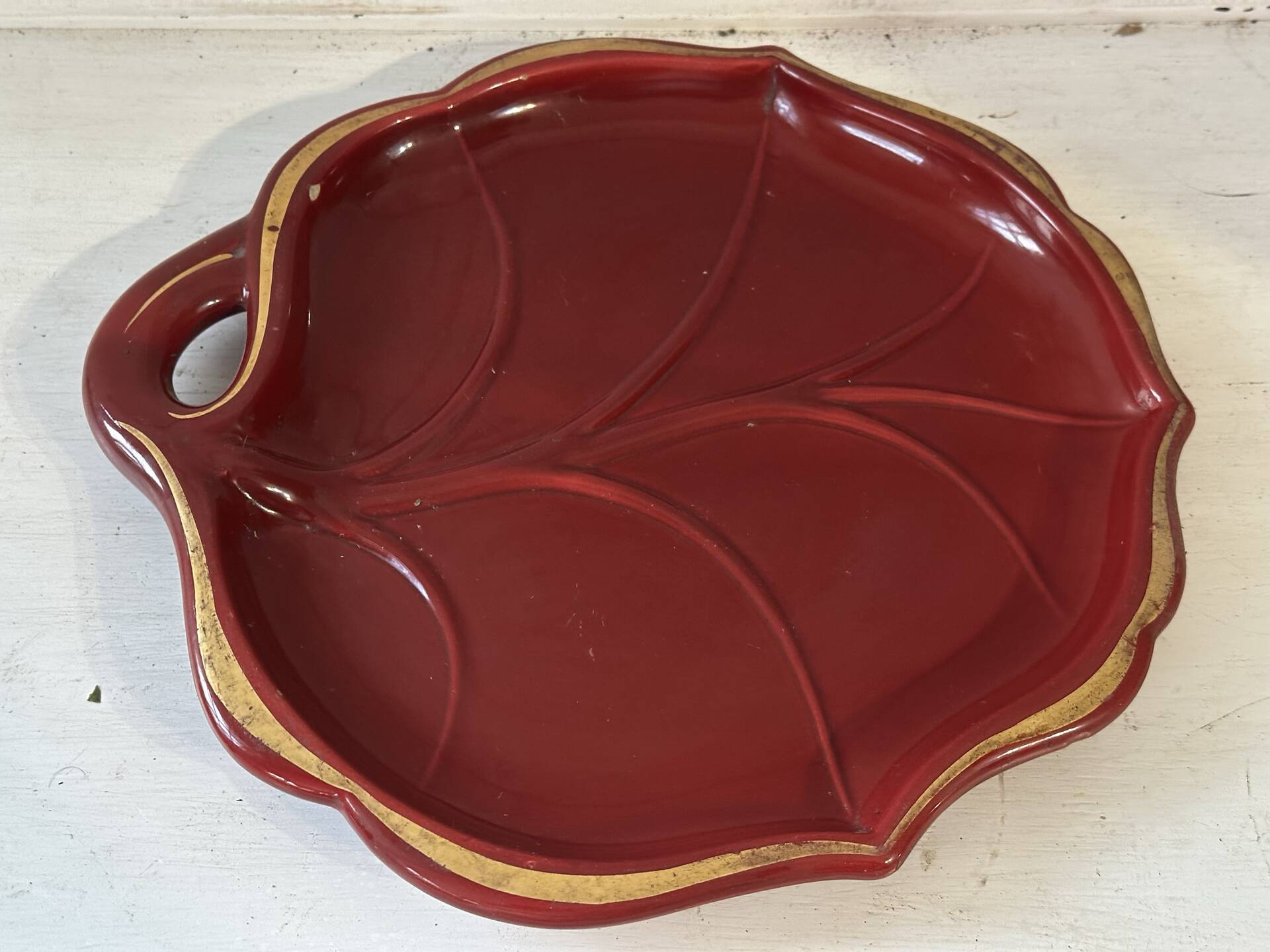 Mid-Century catchall in ruby red ceramic with gold trim – shape