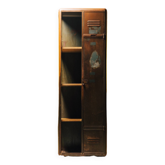 2-sided industrial metal locker from the 1950s, rounded corners