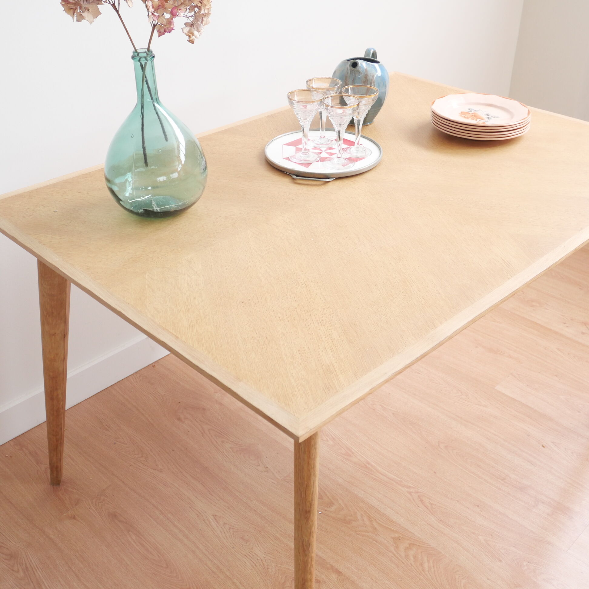 Table vintage compass feet