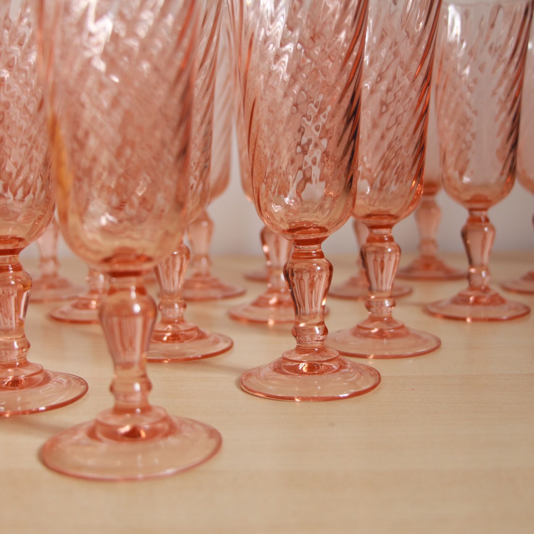 20 pink glass champagne flutes