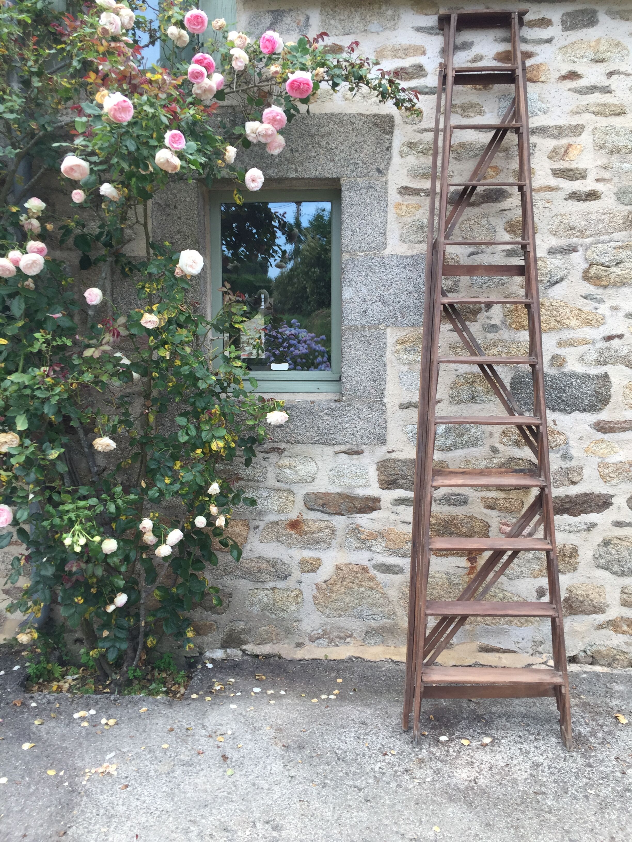 Castle bookcase stool