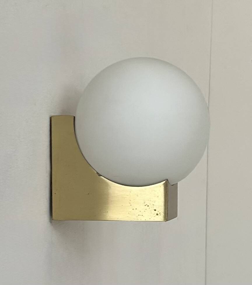 Vintage wall light, brass and opaline, France, 1970.