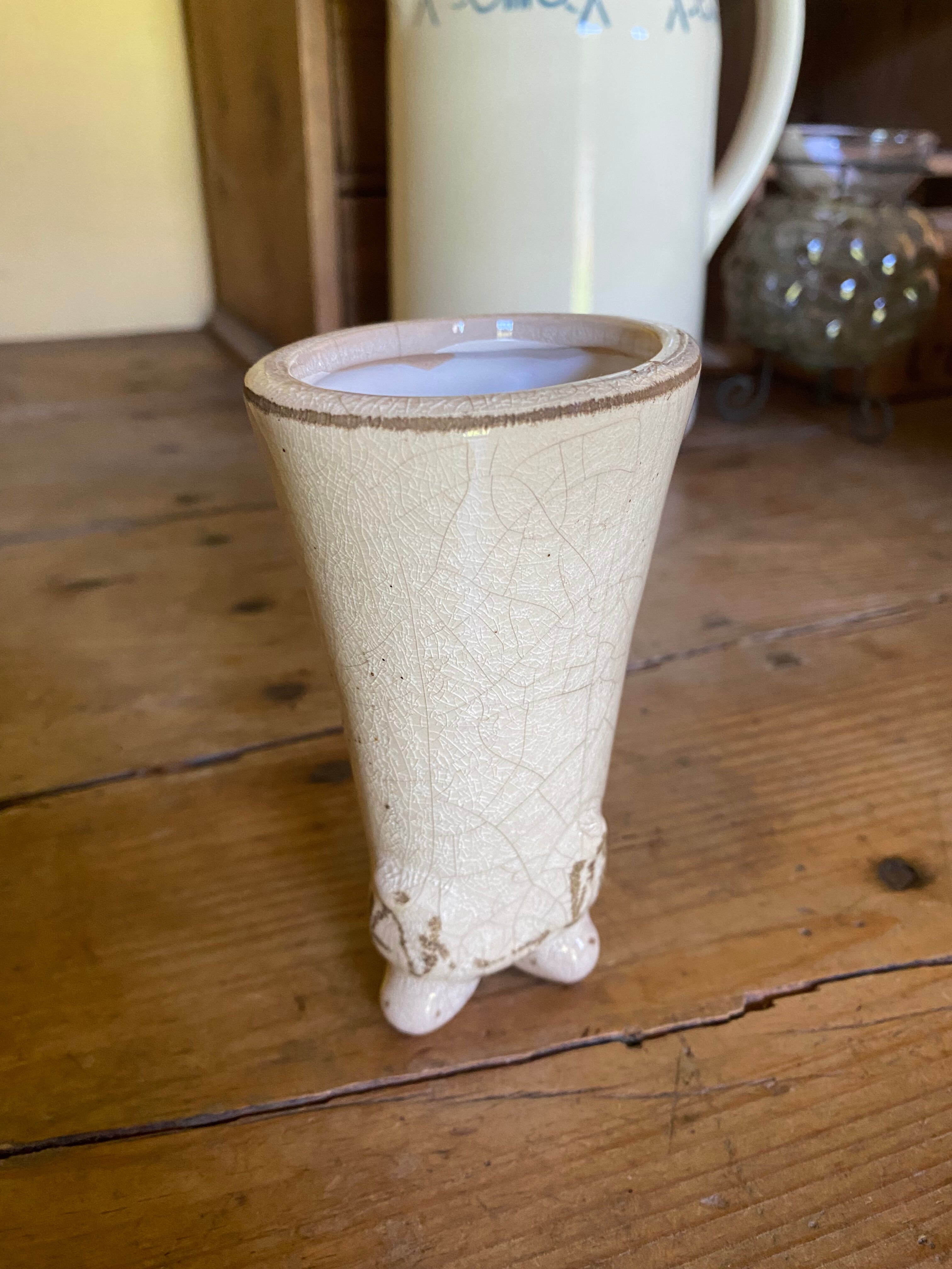 Small vase on legs