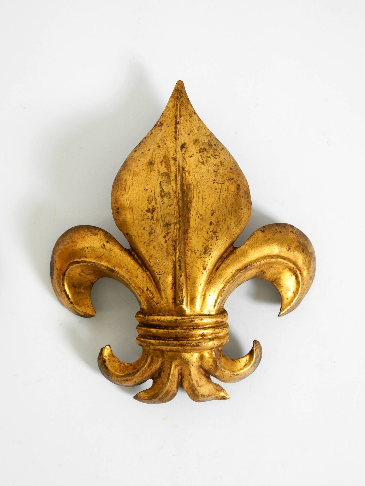 A pair of large 1970s gilt metal Fleur-de-Lis wall lamps by Hans Kögl