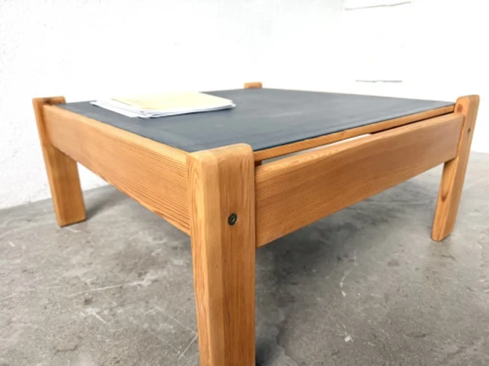 Modernist coffee table in solid pine with a reversible top, 1970s.