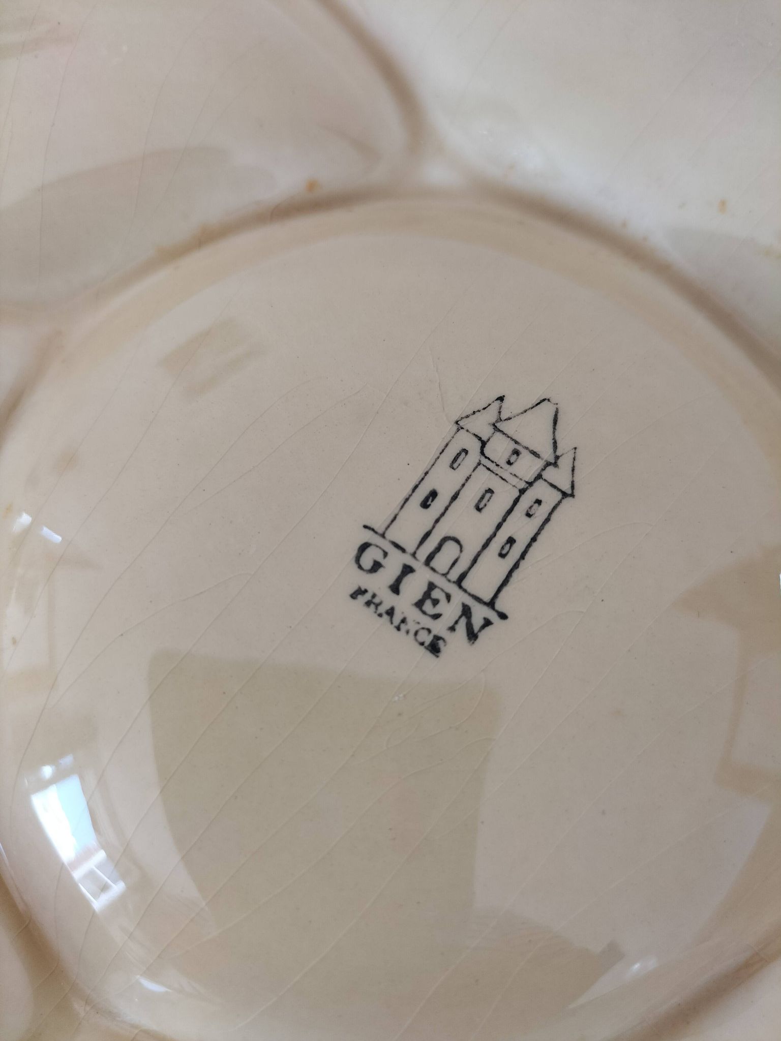 6 compartmentalized plates Gien France – butter yellow shade