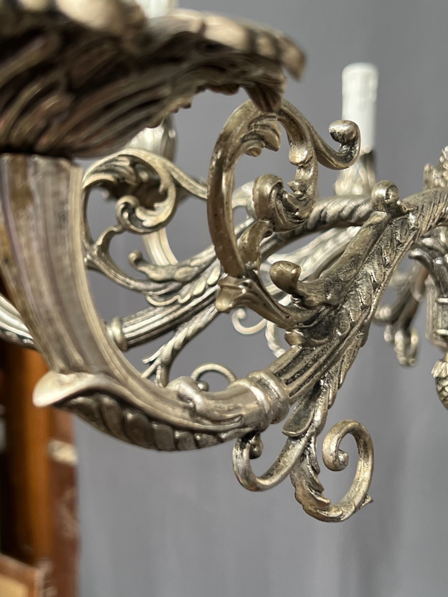 Large, rare antique chandelier in solid silver-plated bronze, Empire style, 12 light points.