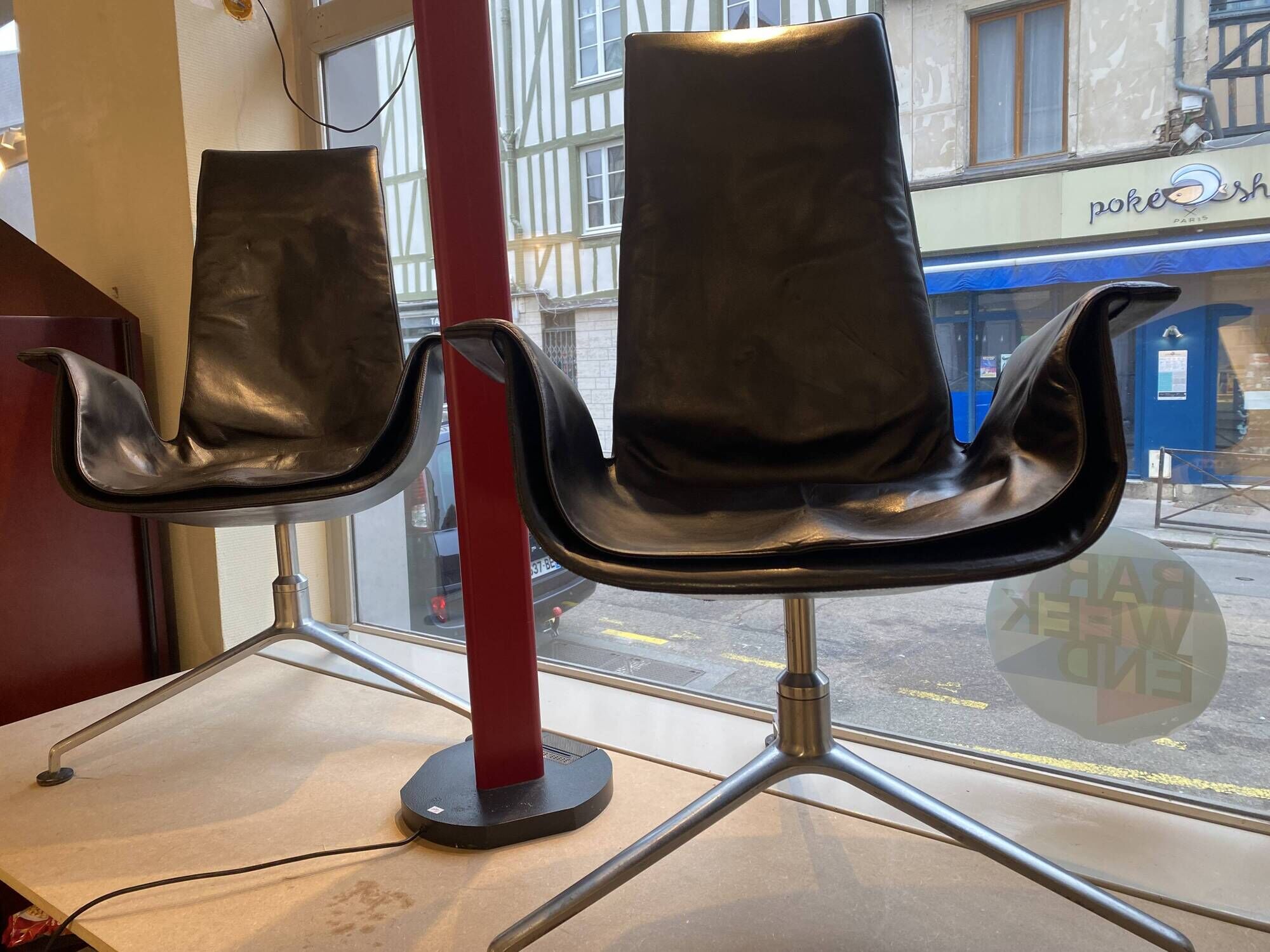 2 FK6725 chairs by Preben Fabricius and Jørgen Kastholm Editions kill inte