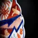 Japanese Imari porcelain dish with radiant decoration and scalloped edges