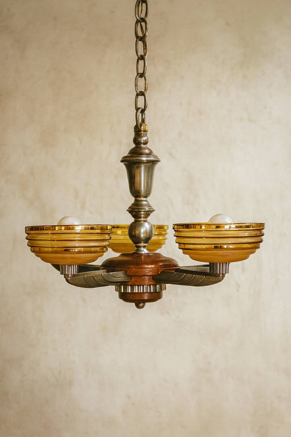 Petitot Art Deco Chandelier – 5 lights – Wood, metal and amber glass, 1920