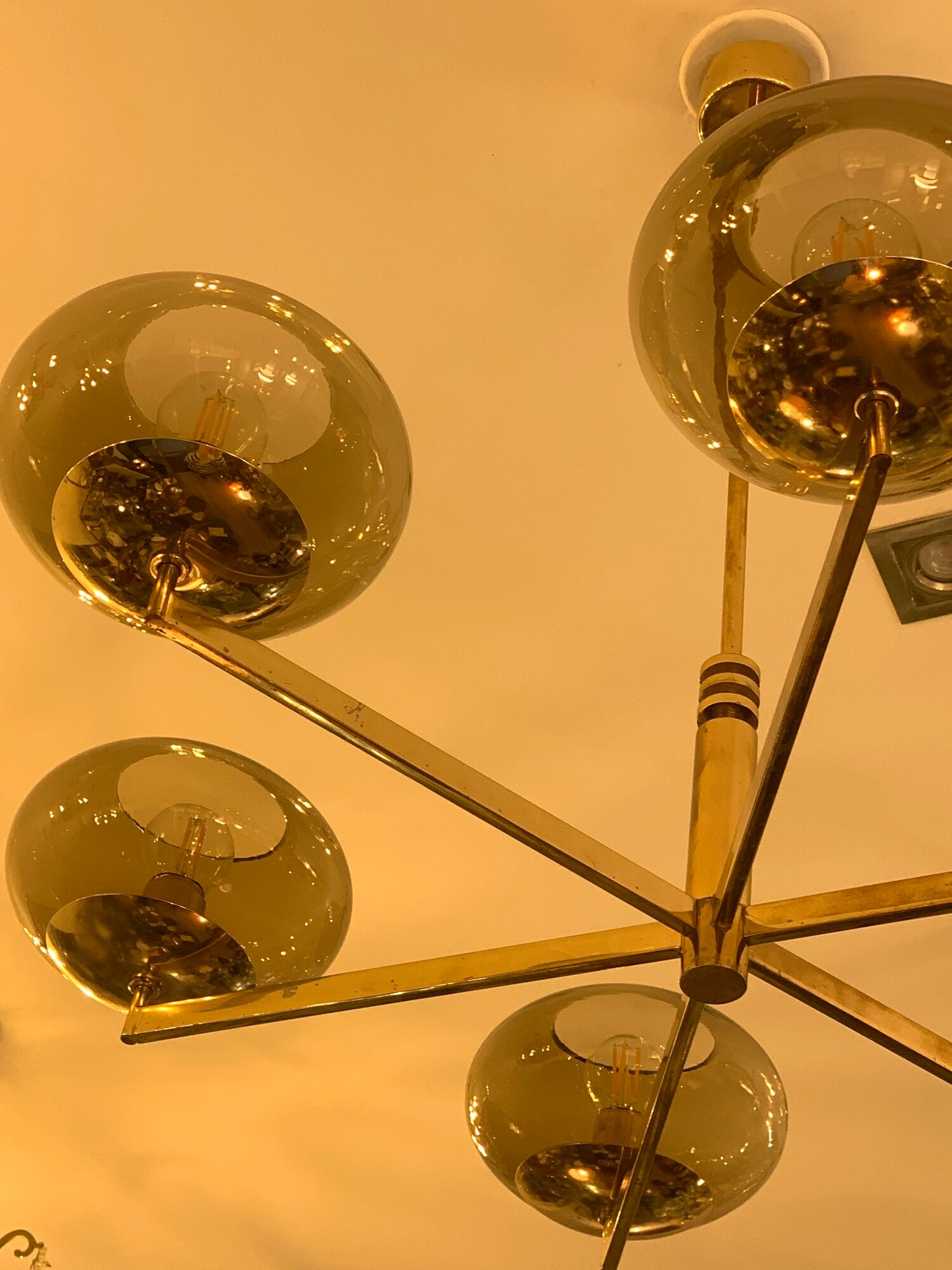 Italian Sciolari chandelier in brass, 6 burners with smoked glass, 1970