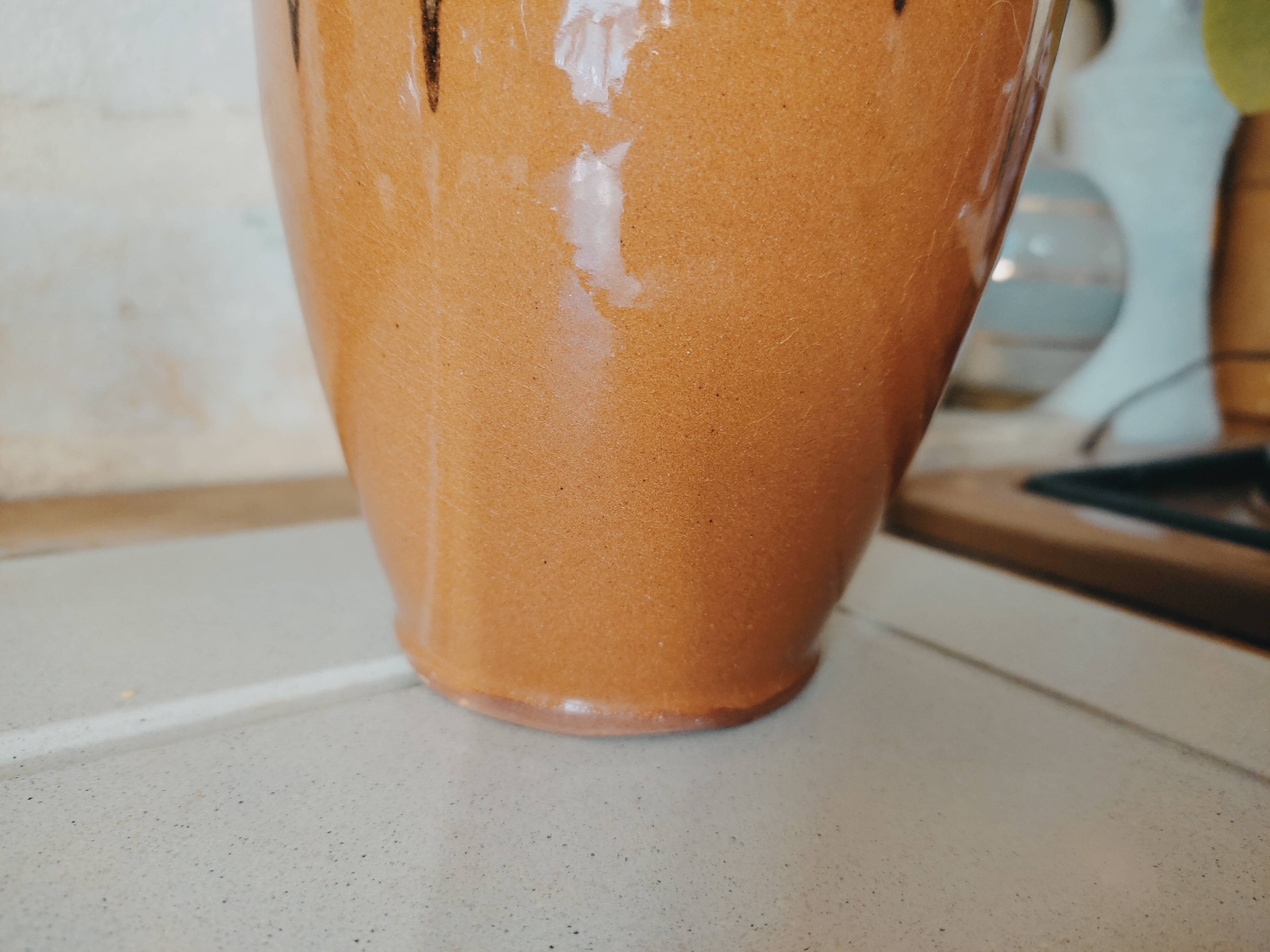 Vase bulgare en terre mêlée