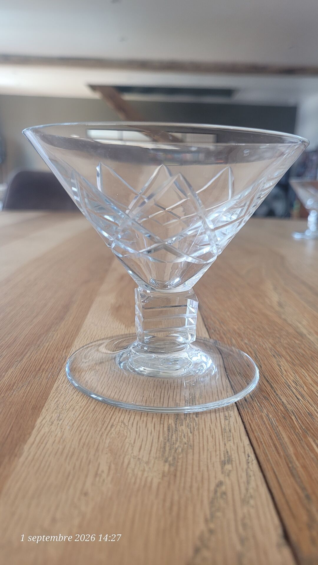 5 coupes à champagne en verre taillé